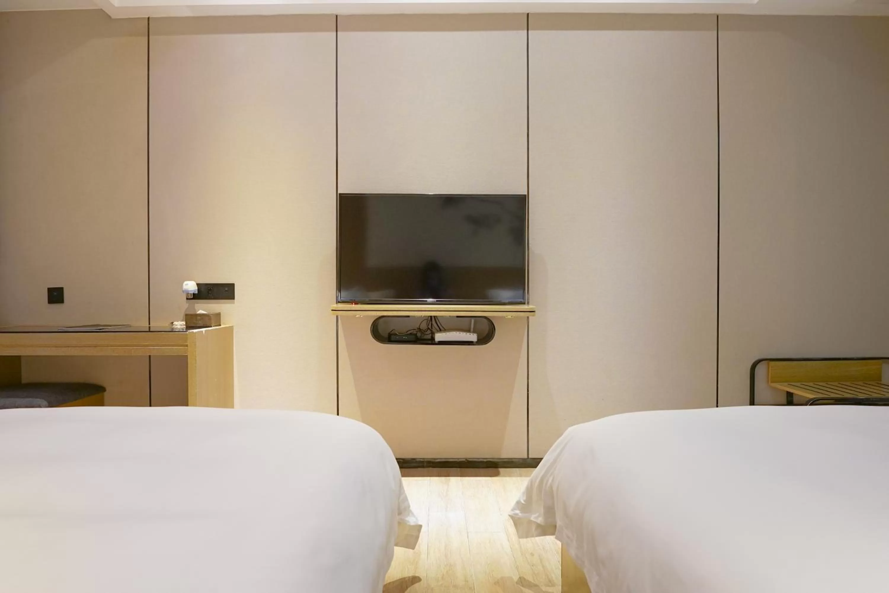 Bed in Paco Hotel Tiyuxilu Metro Guangzhou-Free Shuttle Bus fir Canton Fair