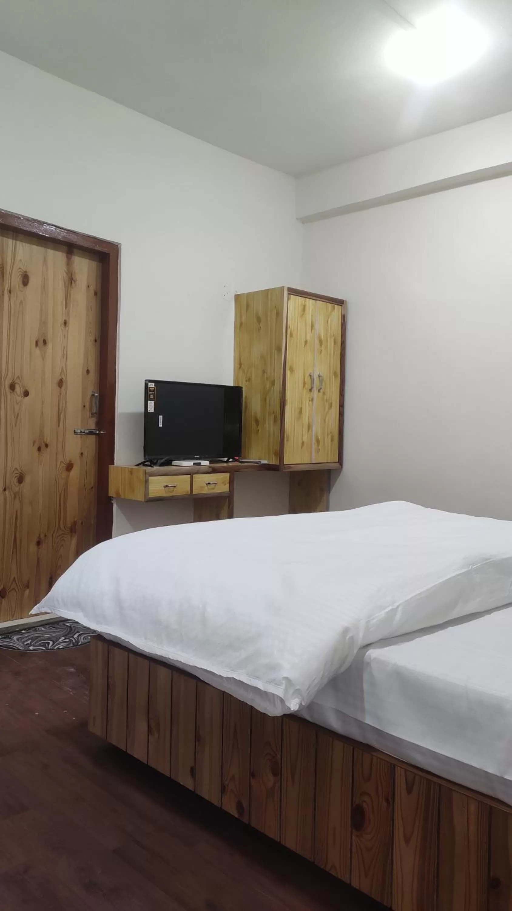 Bed in The Prasher Lodge Mall Road Manali