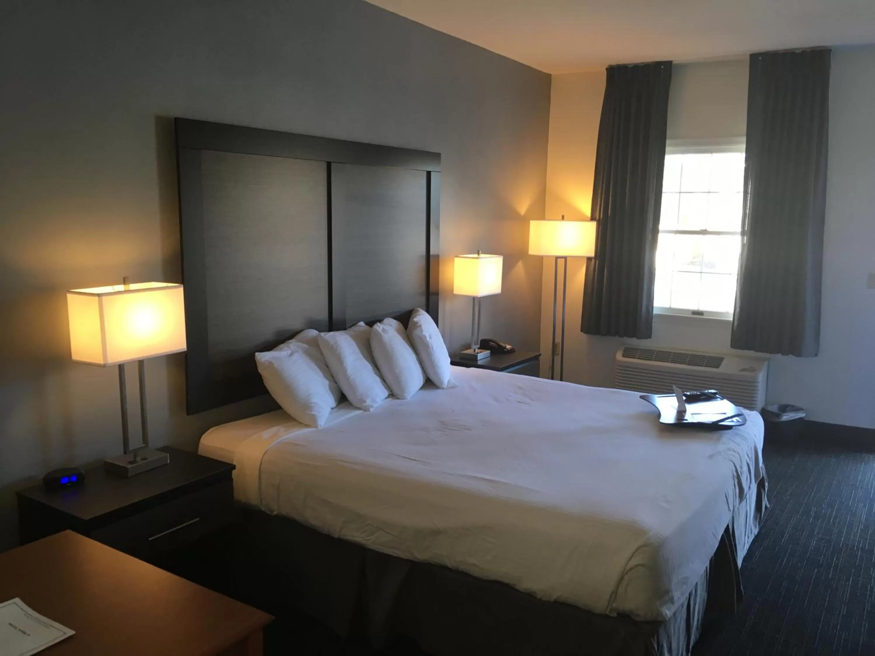 Bedroom, Bed in St. Michaels Inn