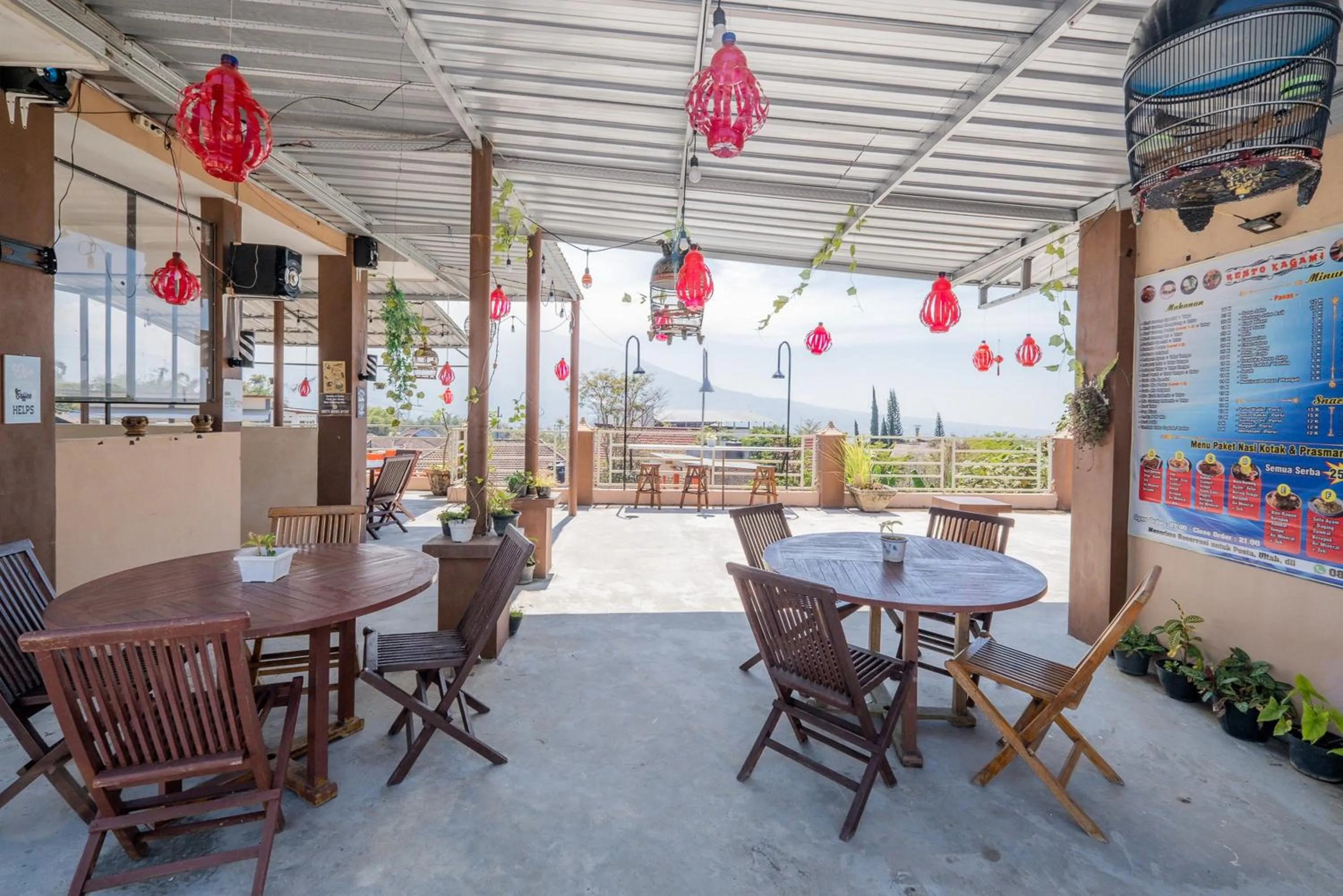 Restaurant/places to eat in RedDoorz Syariah near Batu Night Spectacular