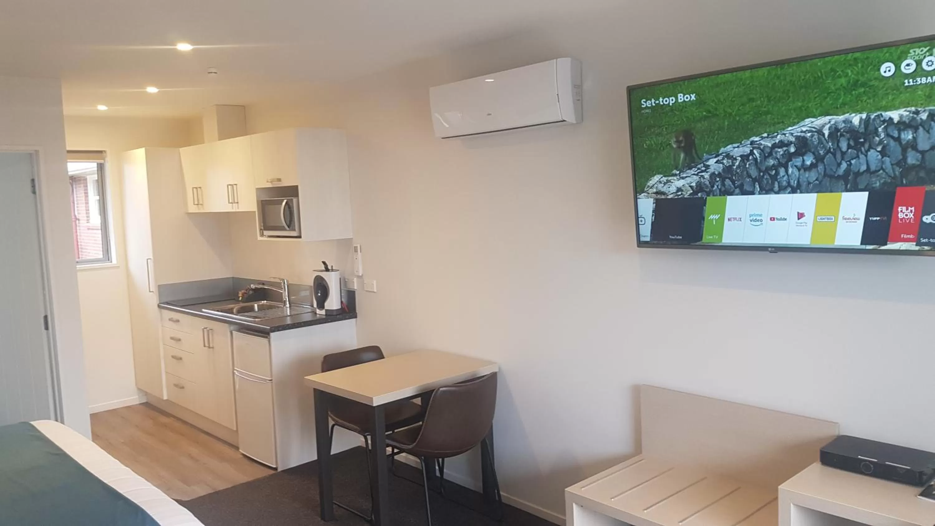 Deluxe King Suite in Taylors Motel