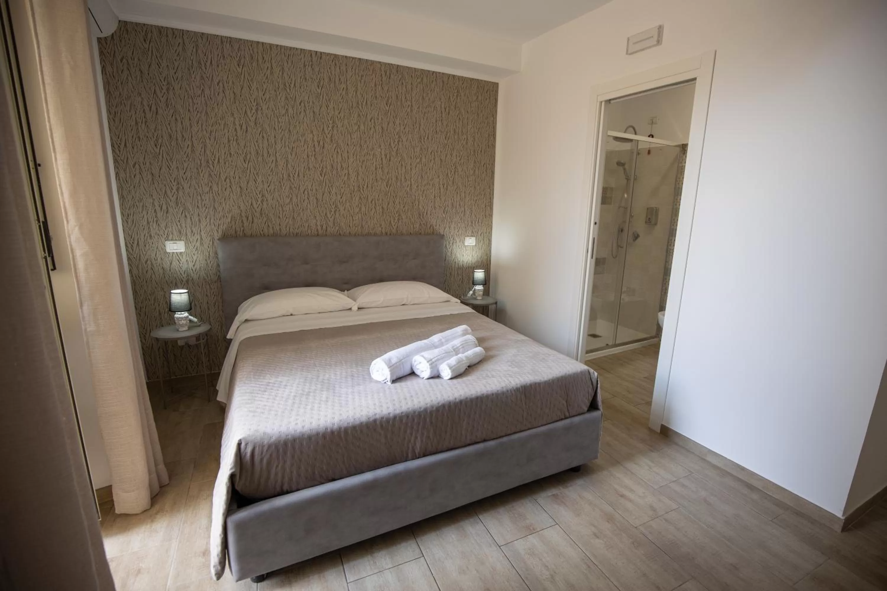 Photo of the whole room, Bed in Panta Rei