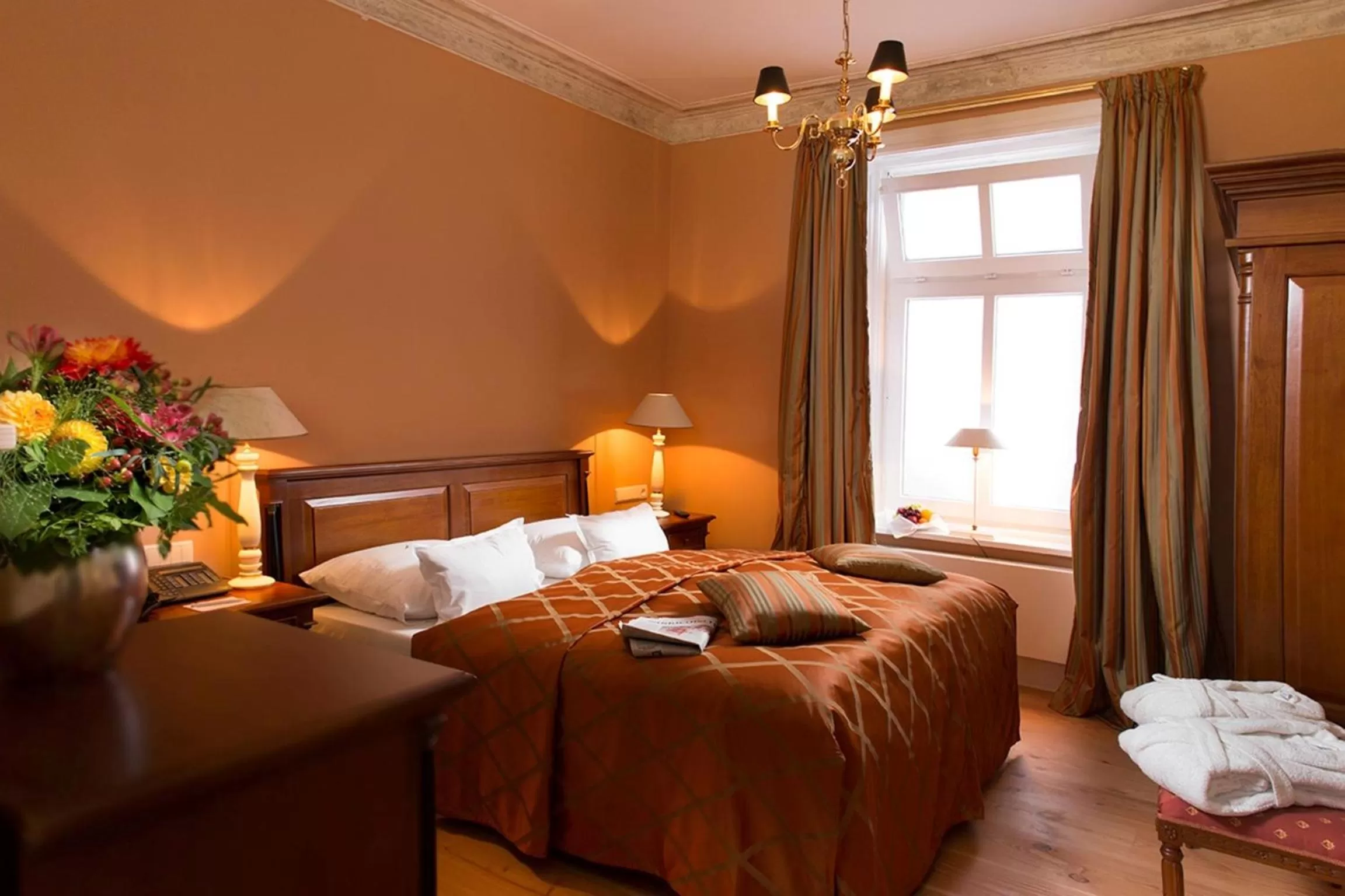 Photo of the whole room, Bed in Palais Esplanade Hamburg - Adults Only