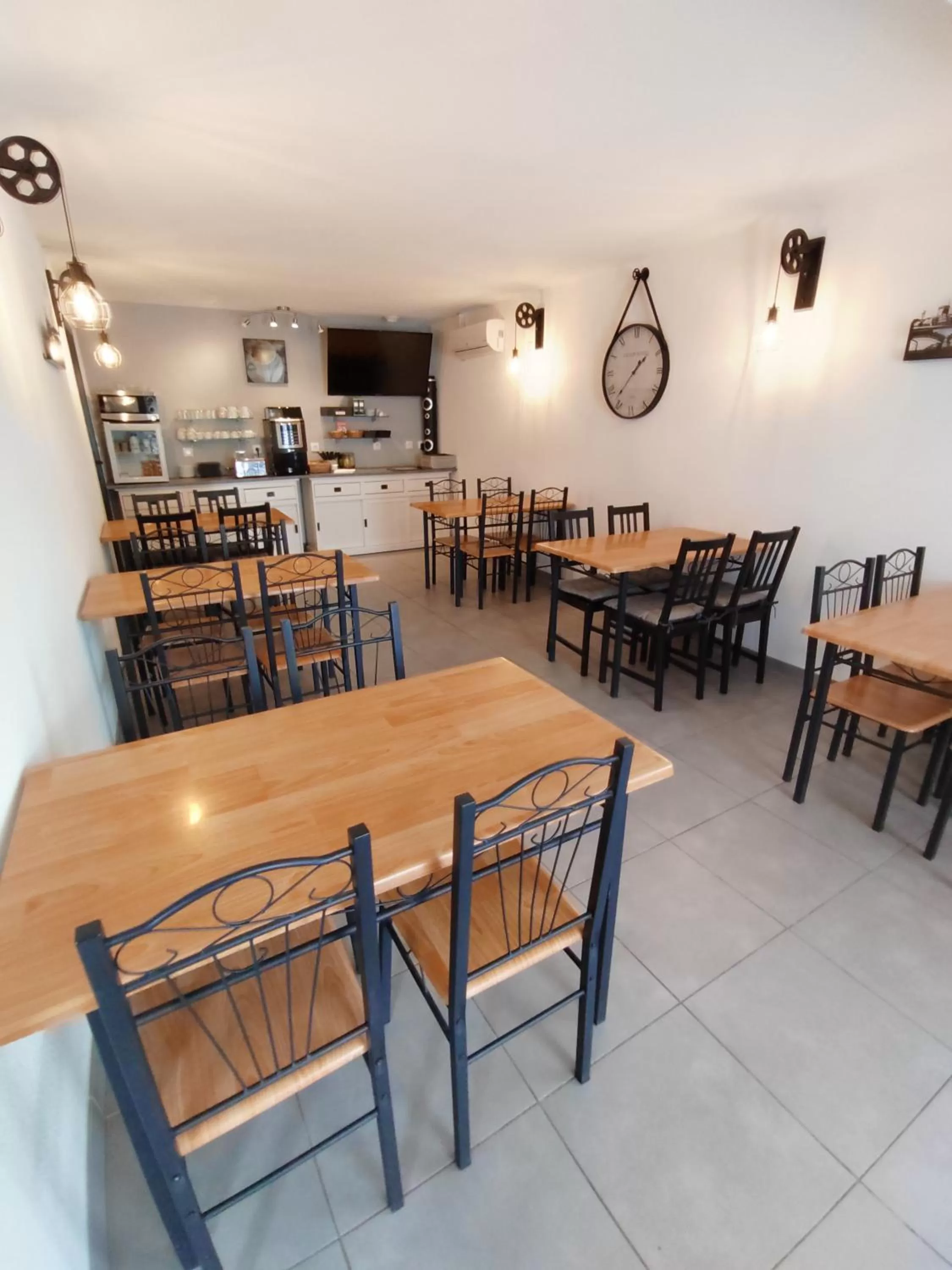 Breakfast in Hôtel Le 15 Périgueux proximité A 89