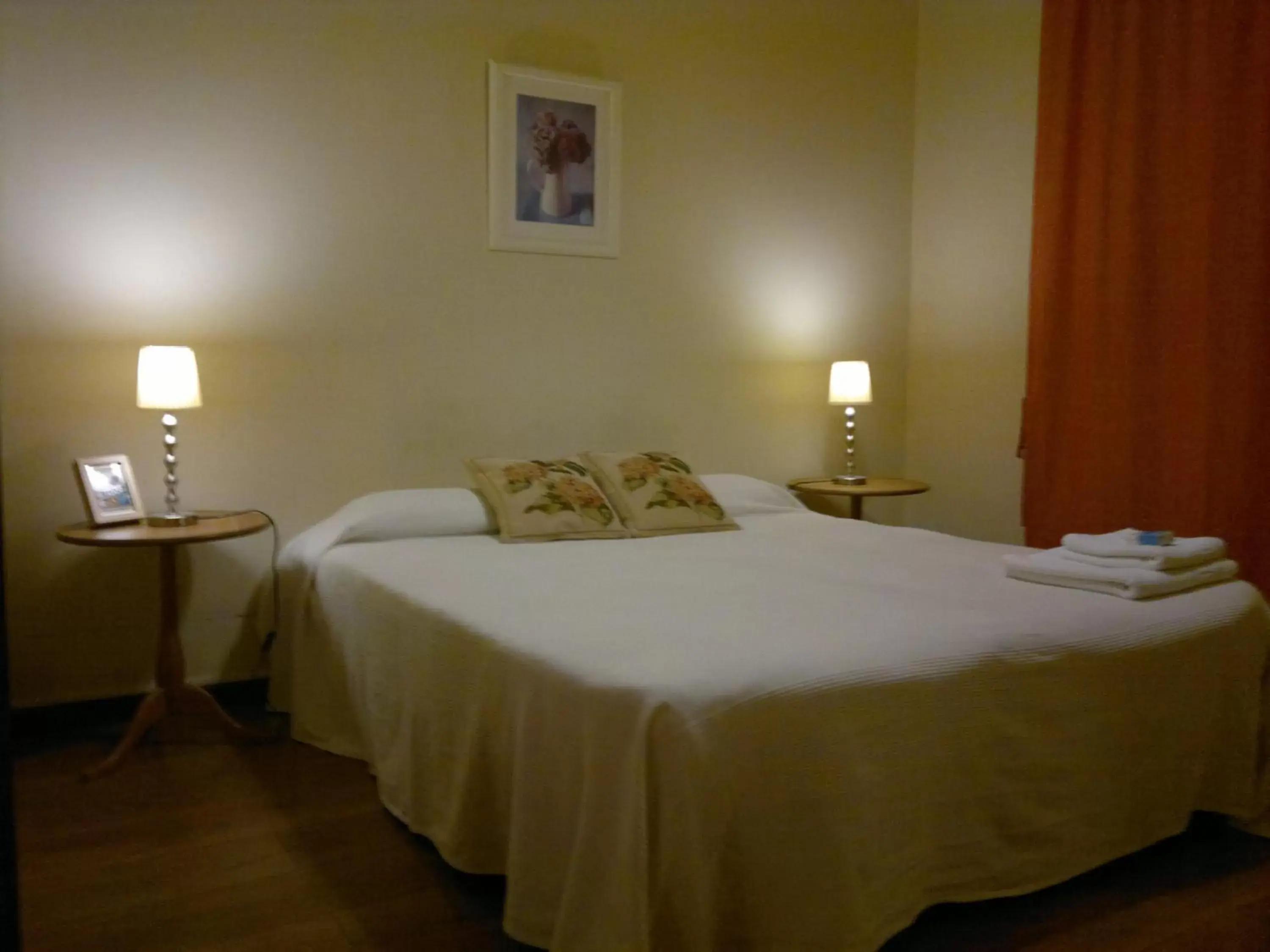 Double Room with Shower in Ally's Bed&Breakfast, Double Room with Shower in Ally's Bed&Breakfast,