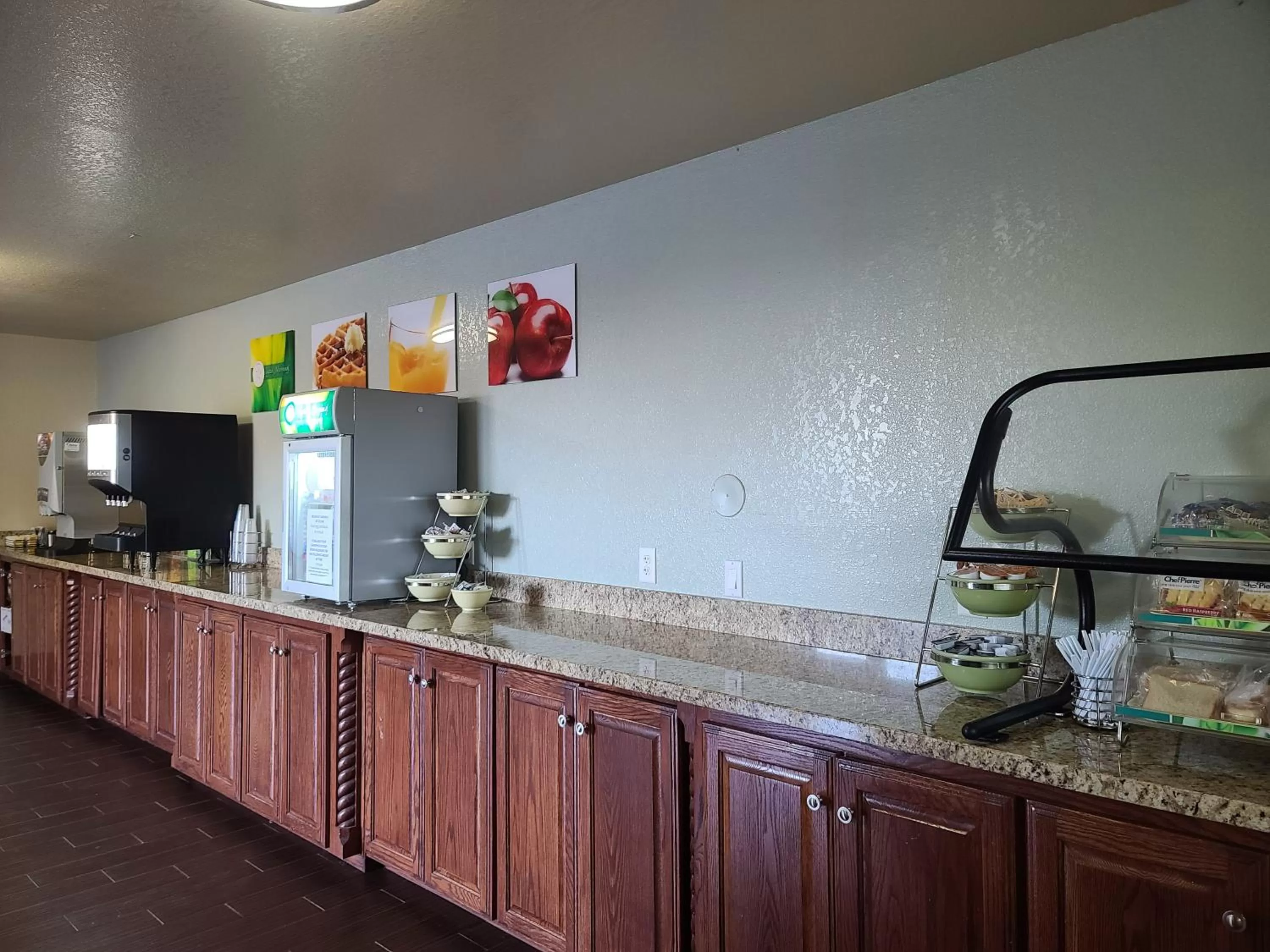 Breakfast in Quality Inn Alpine