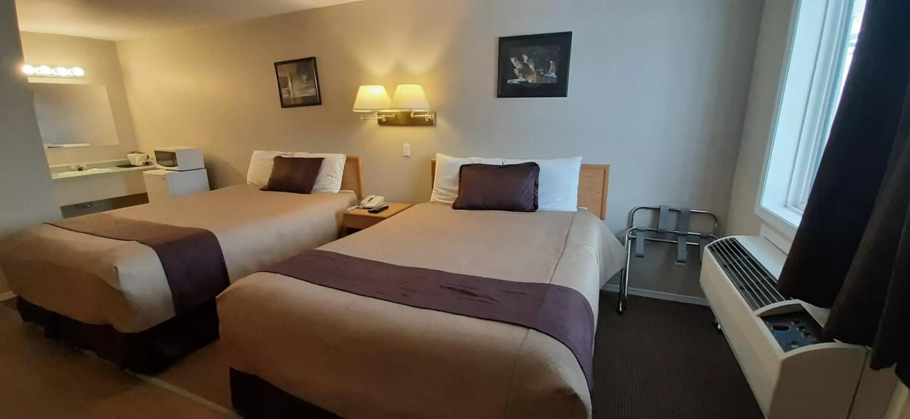 Deluxe Queen Room - single occupancy in Mary's Motel Deluxe Queen Room - single occupancy in Mary's Motel