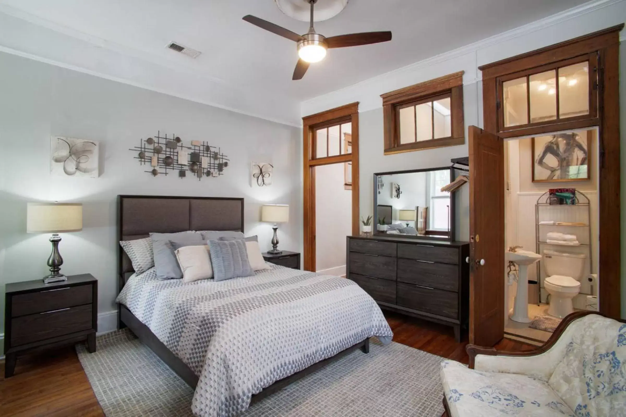 Bedroom, Bed in 101 E Waldburg - Cozy Cottage just off of Forsyth Park Bedroom, Bed in 101 E Waldburg - Cozy Cottage just off of Forsyth Park