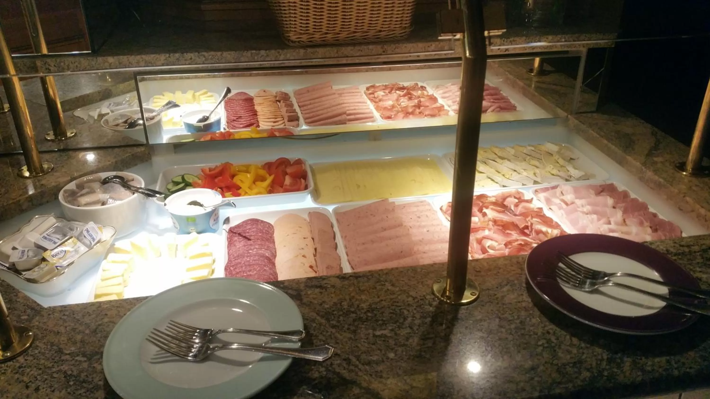 Buffet breakfast in Hotel Löwen