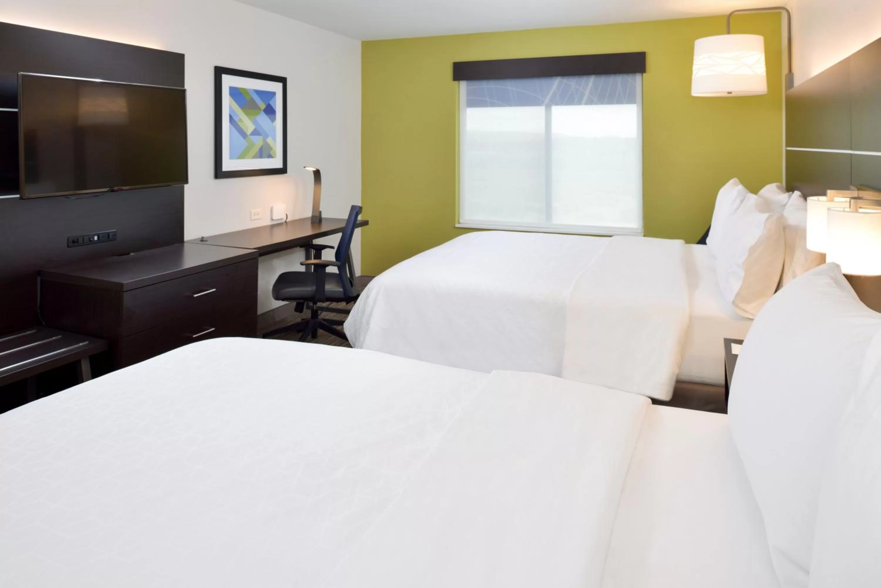Photo of the whole room, Bed in Holiday Inn Express & Suites Pueblo by IHG