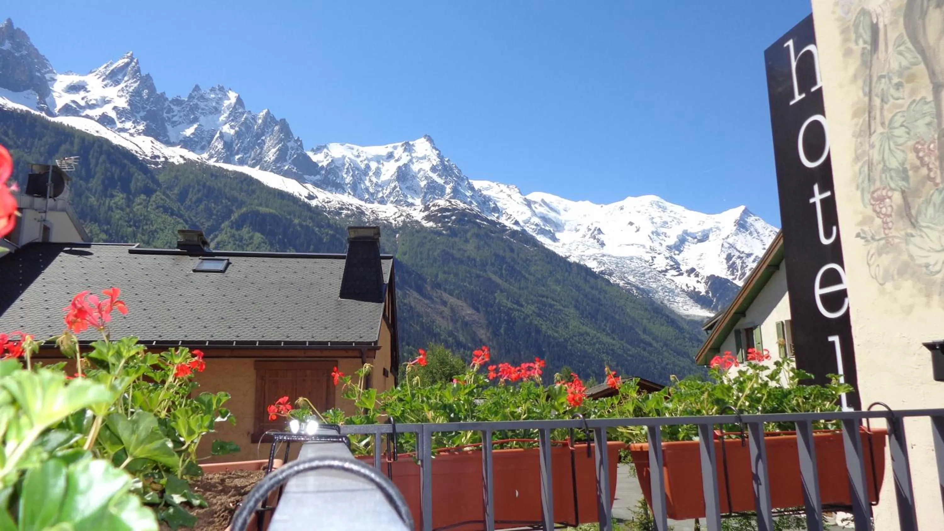 Facade/entrance in Hotel Les Lanchers
