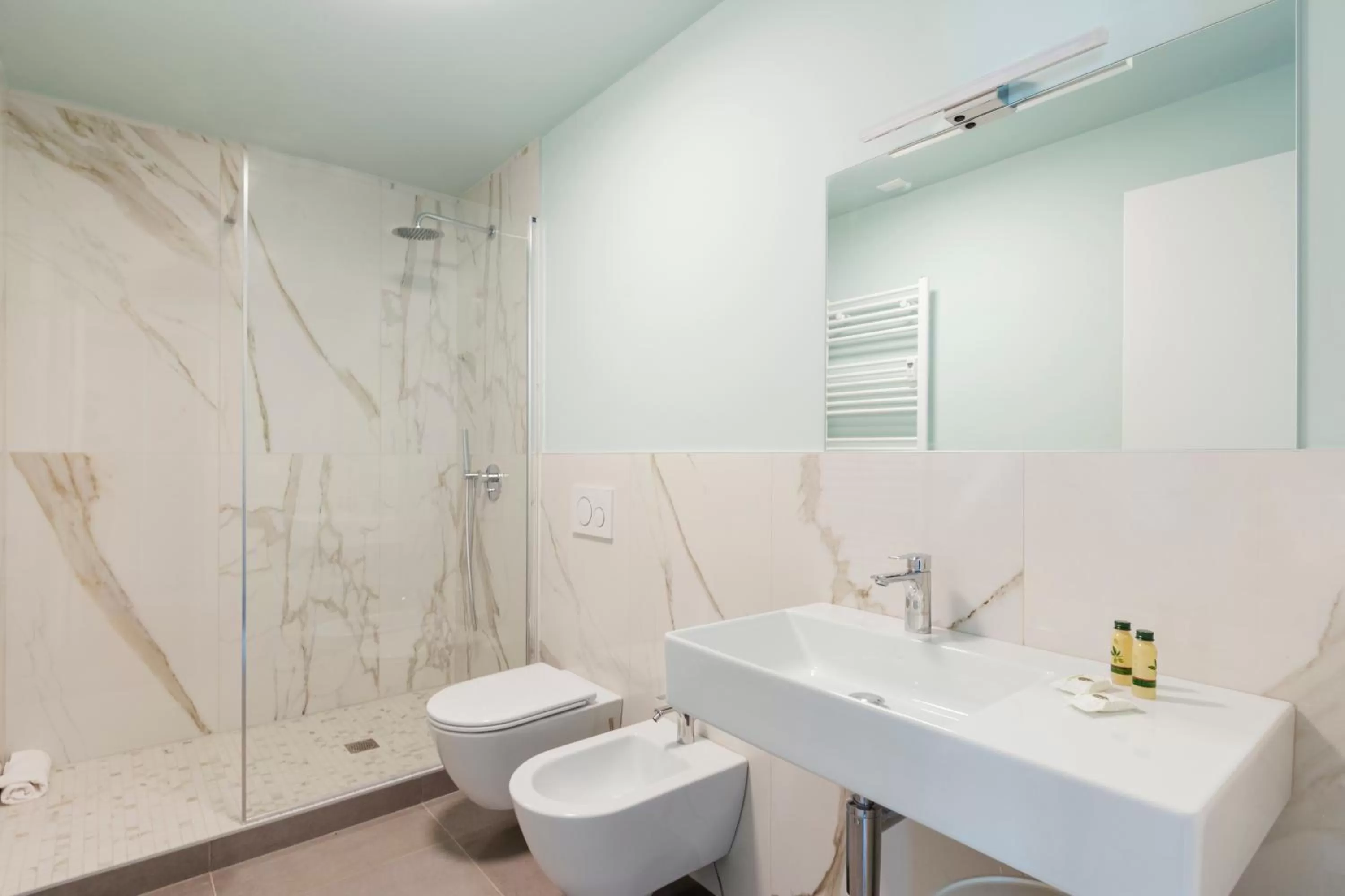 Shower in AlbaResidence Vico01