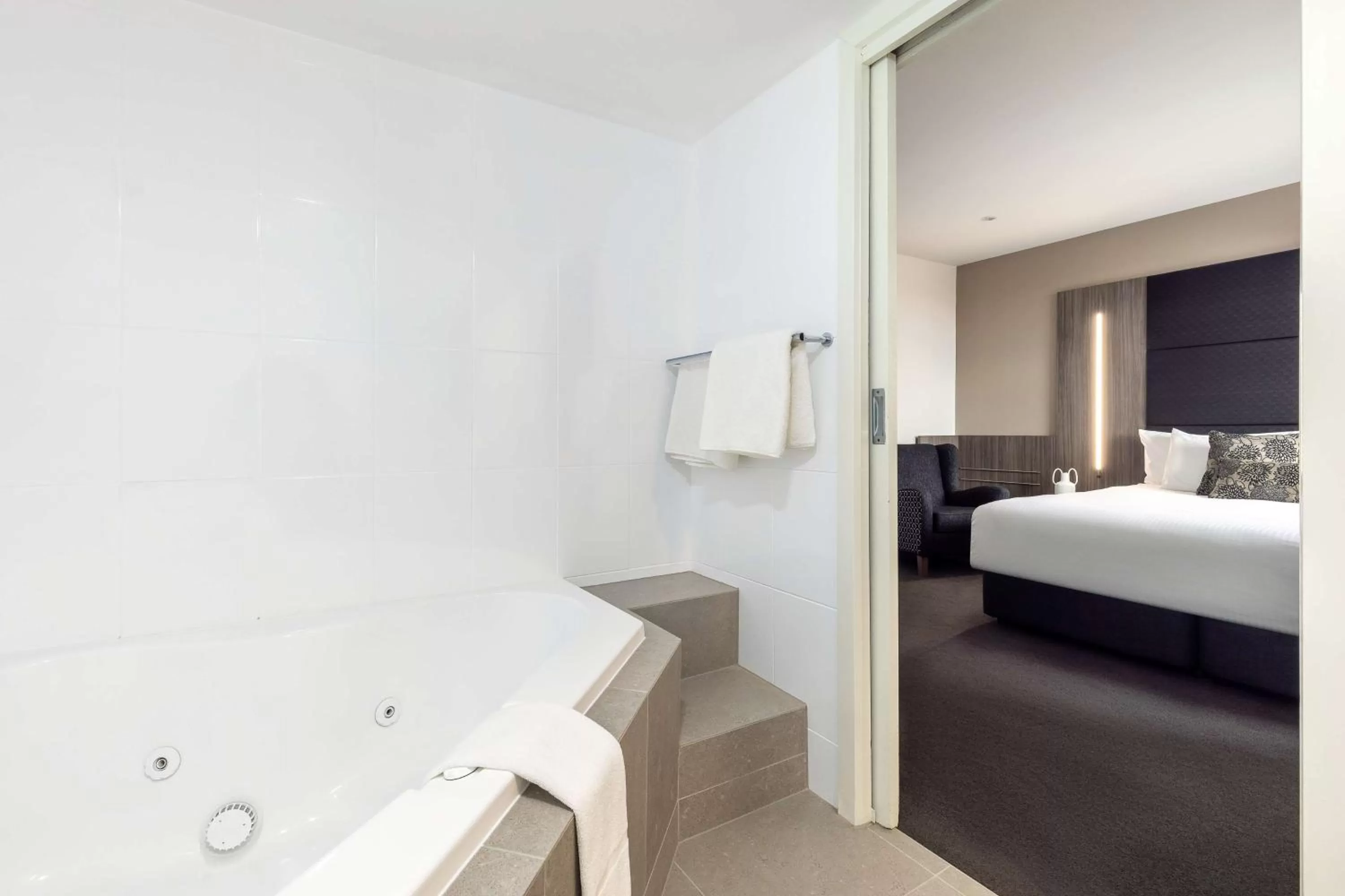 Bathroom, Bed in Rydges South Park Adelaide
