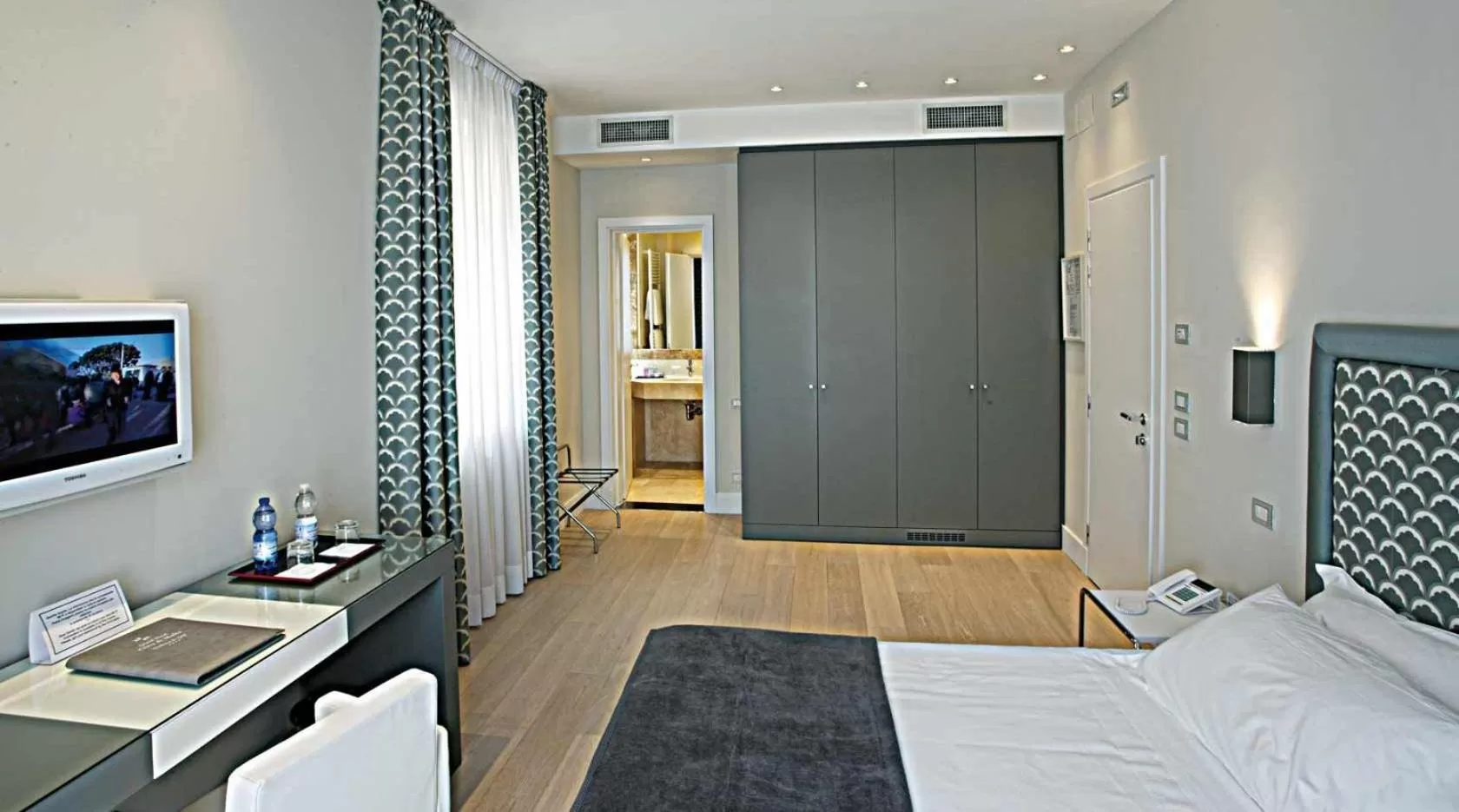 Bedroom, Bed in Grand Hotel Croce Di Malta