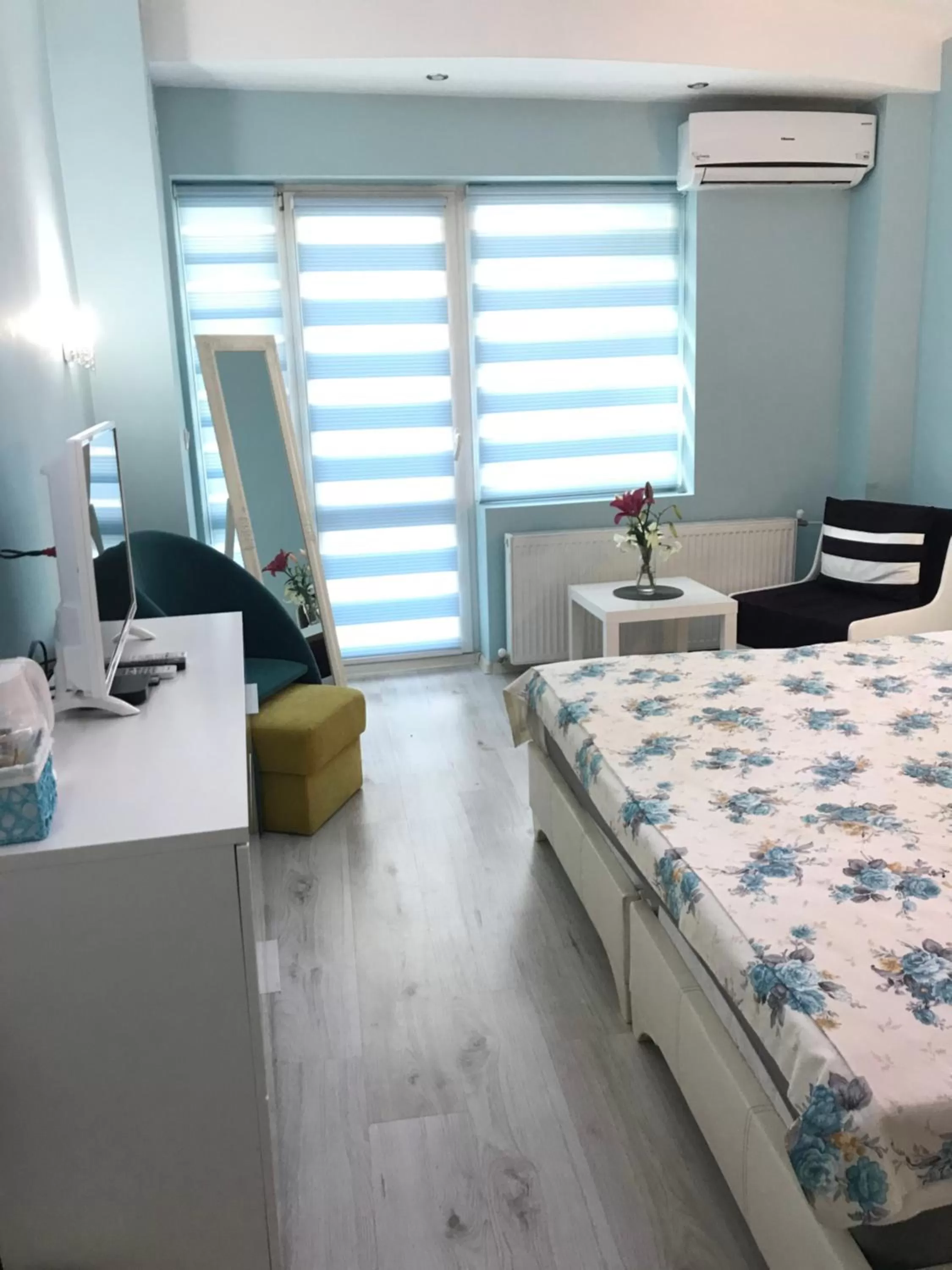 Bed in White Rose Family Guest House