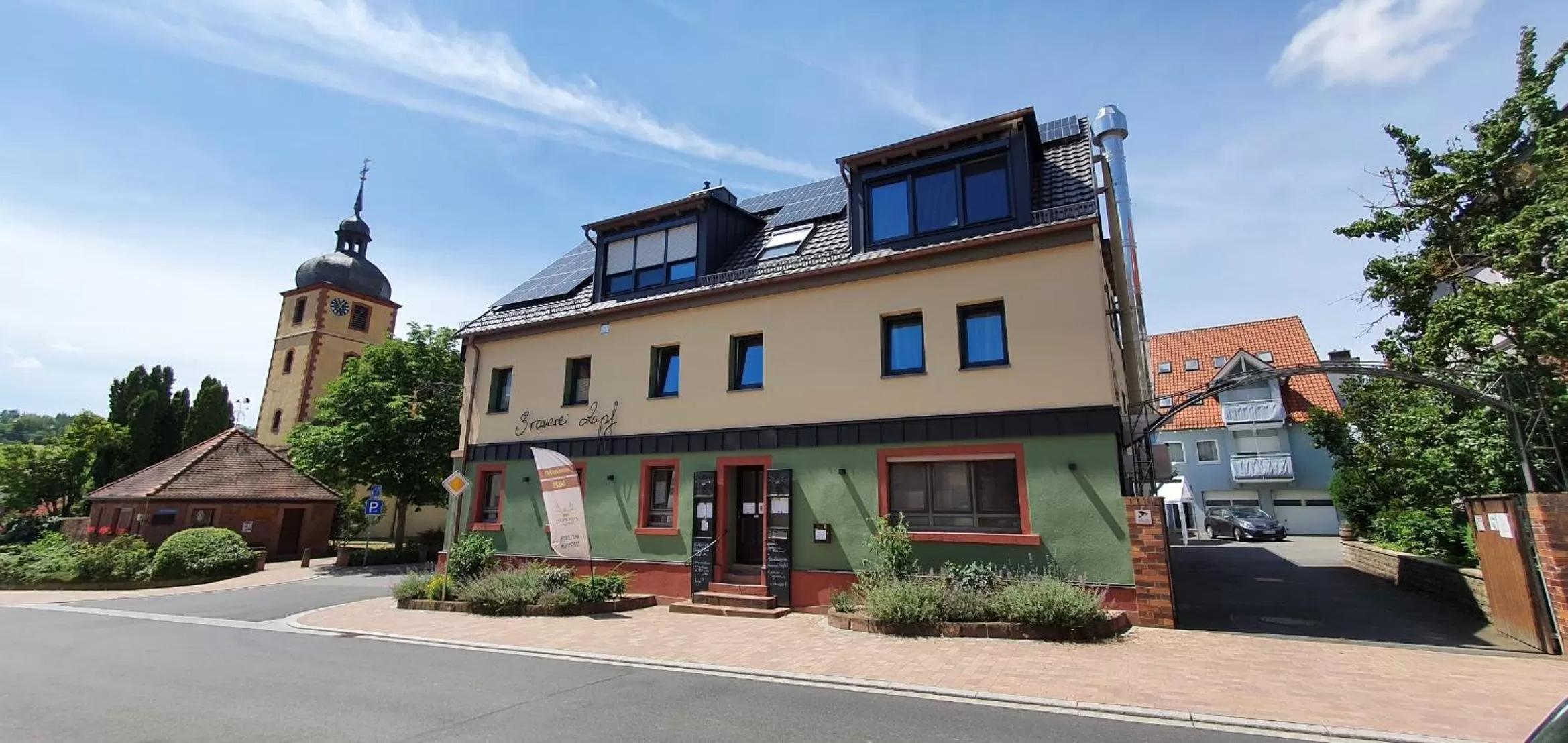 Property building in Wirtshaus & Hotel Zur Alten Brauerei Zapf