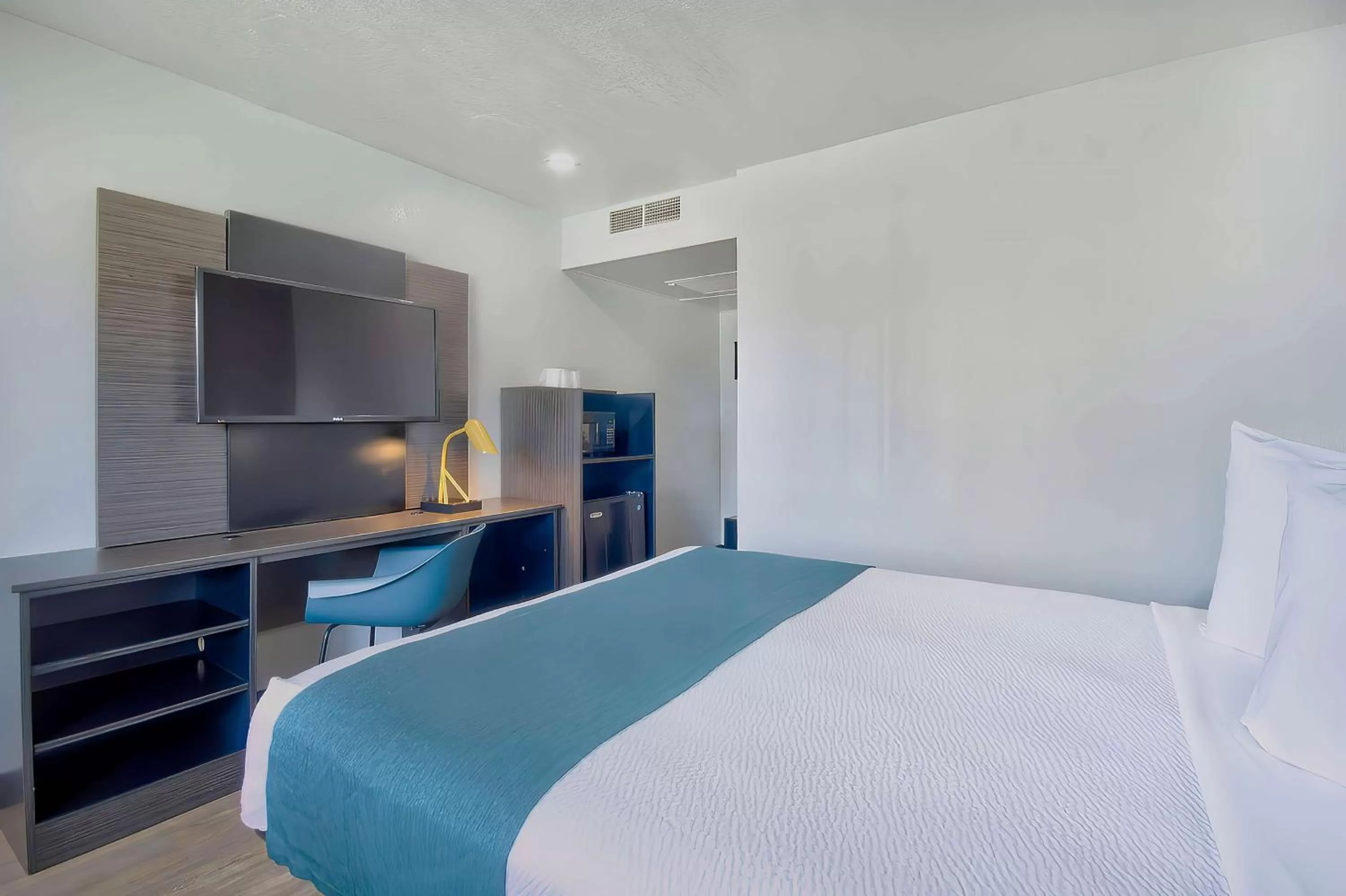 Bedroom in Motel 6-Palmdale, CA