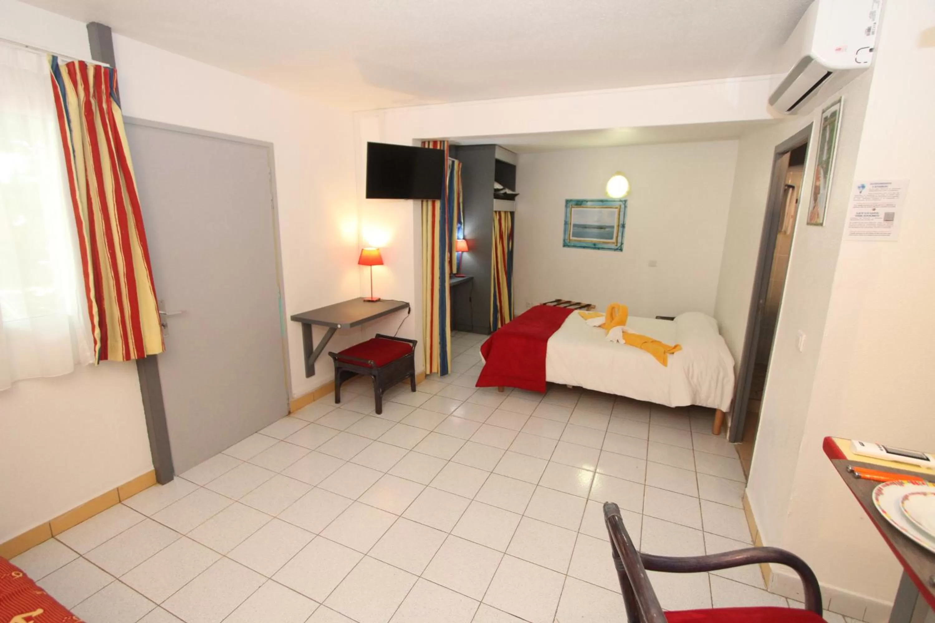 Photo of the whole room, Bed in Hotel La Maison Creole