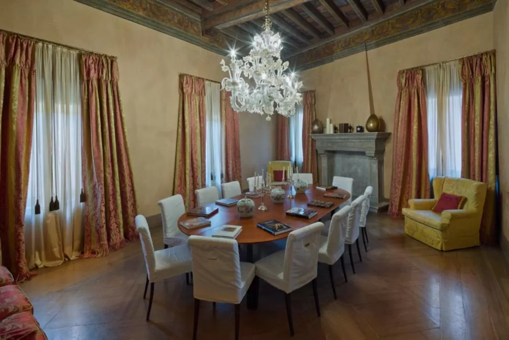 Communal lounge/ TV room in Albergo Cappello