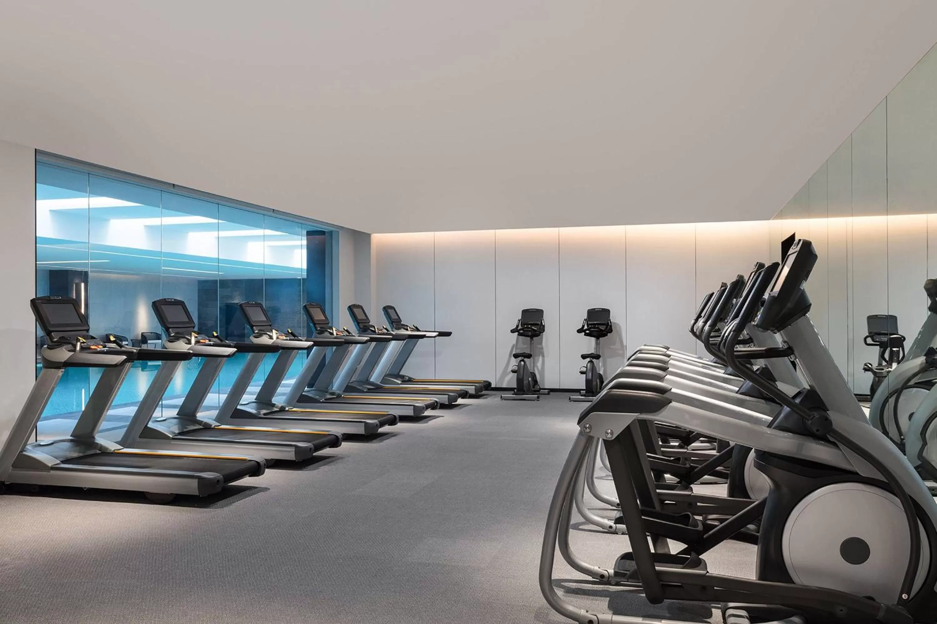 Fitness centre/facilities in Shanghai Marriott Hotel Kangqiao