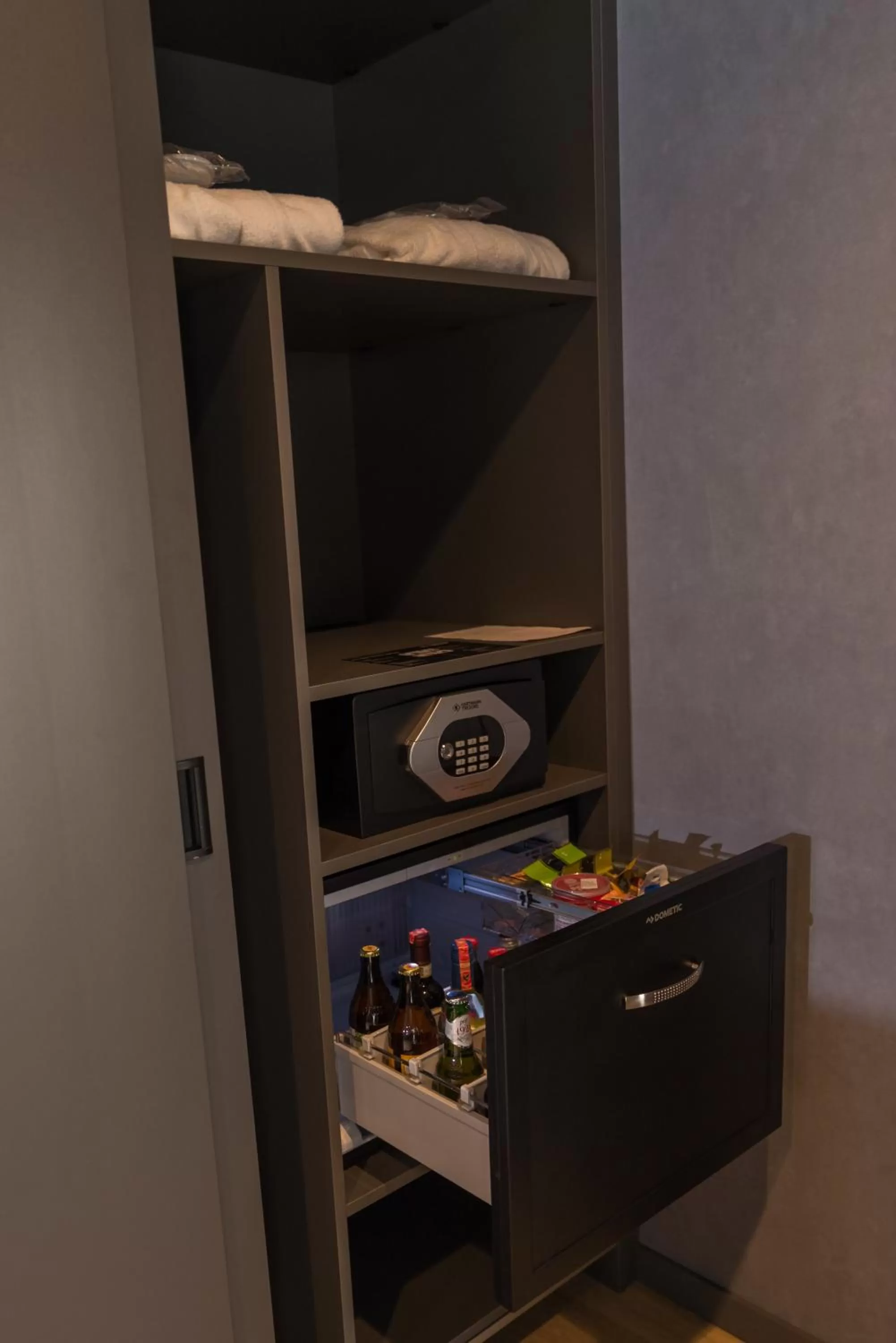 oven in mk hotel tirana