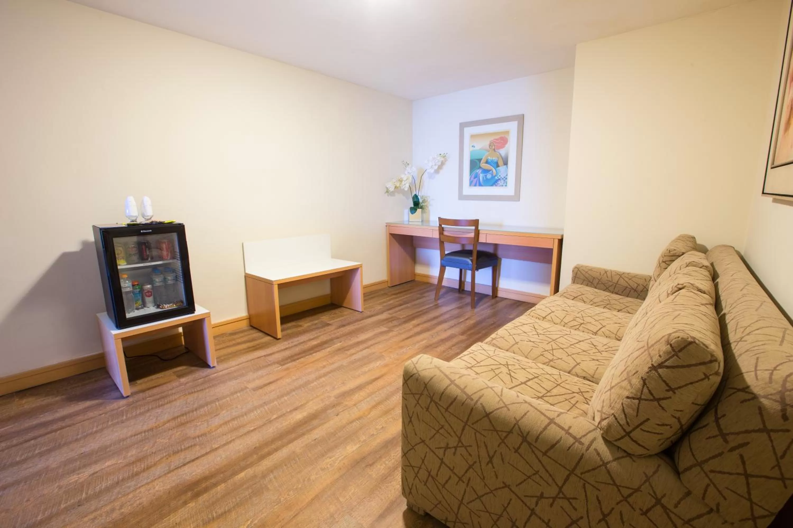 Communal lounge/ TV room in Augusto's Rio Copa Hotel