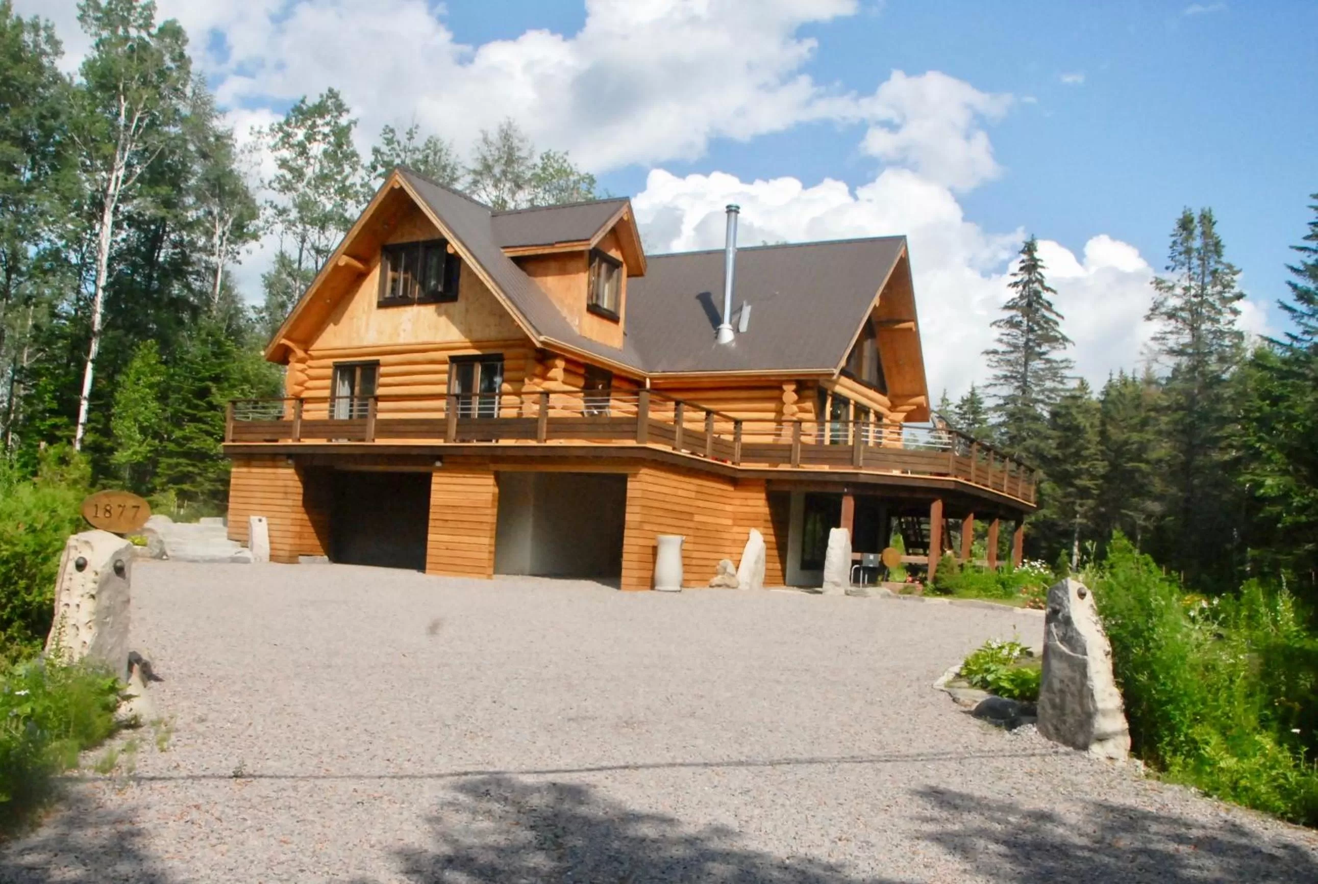 Facade/entrance in Le Domaine du Lac Saint Charles