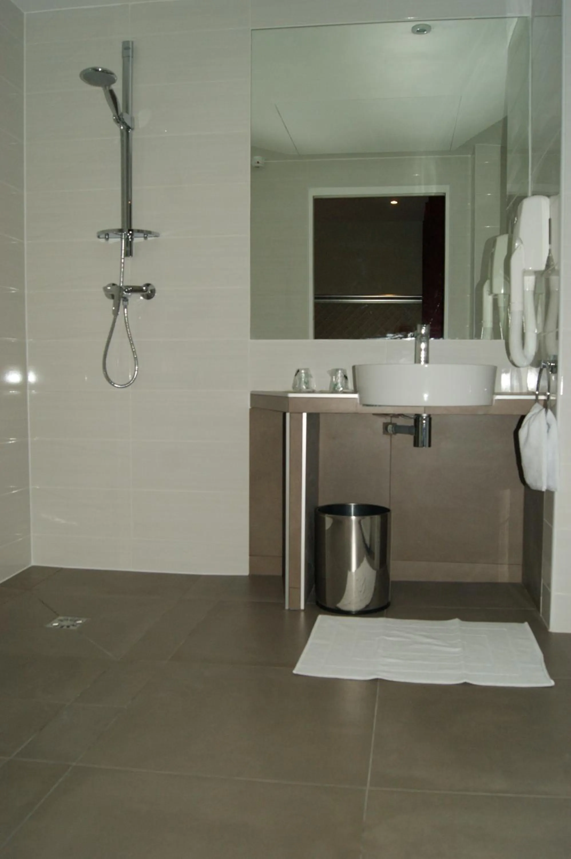 Bathroom in Hotel d'Amiens