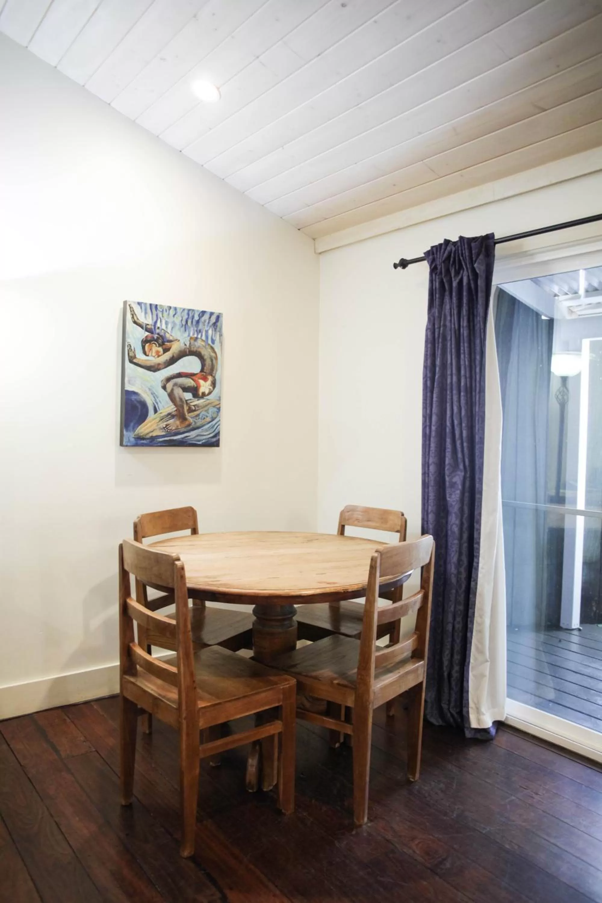 Dining area in Paia Inn