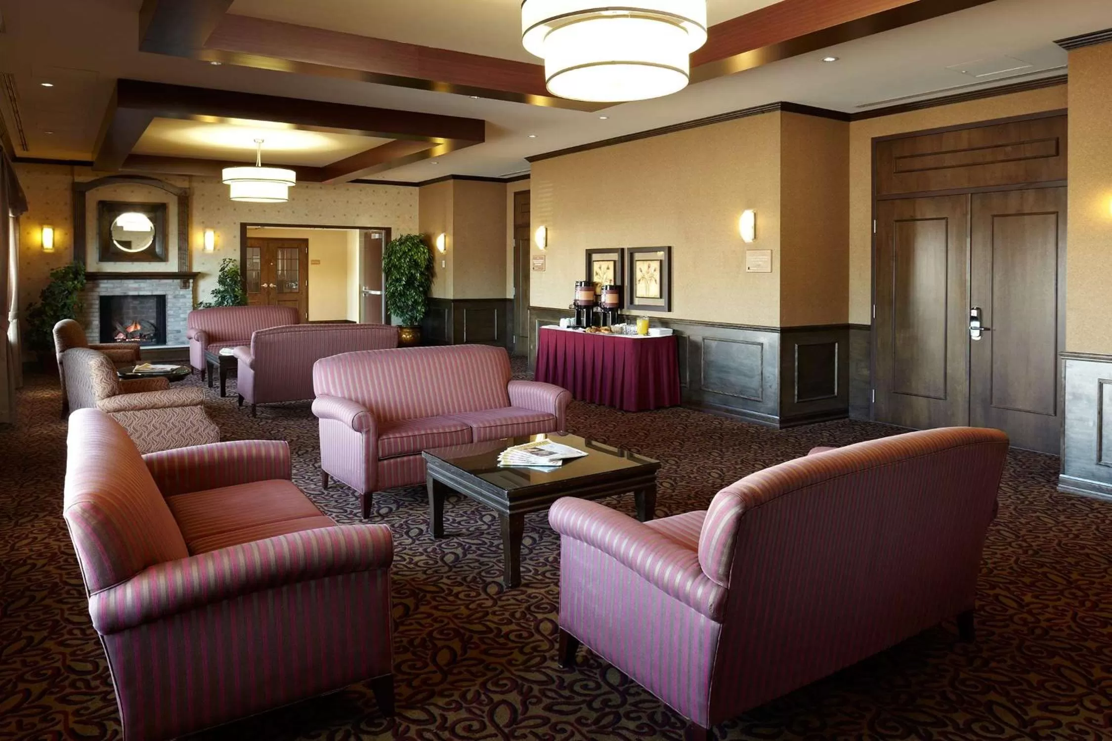 Lobby or reception in Hampton Inn & Suites Montreal-Dorval