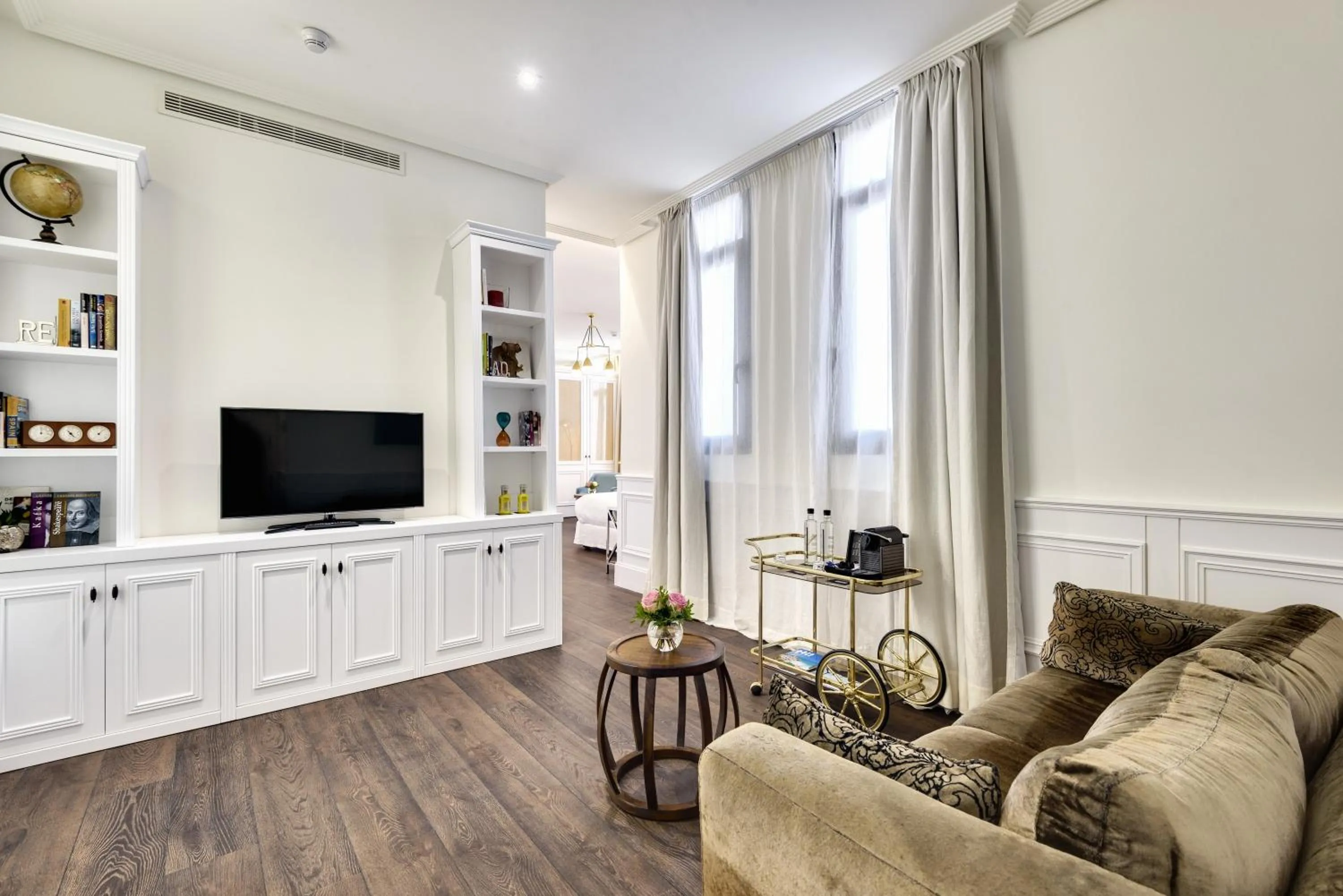 Coffee/tea facilities in Boutique Hotel H10 Villa de la Reina