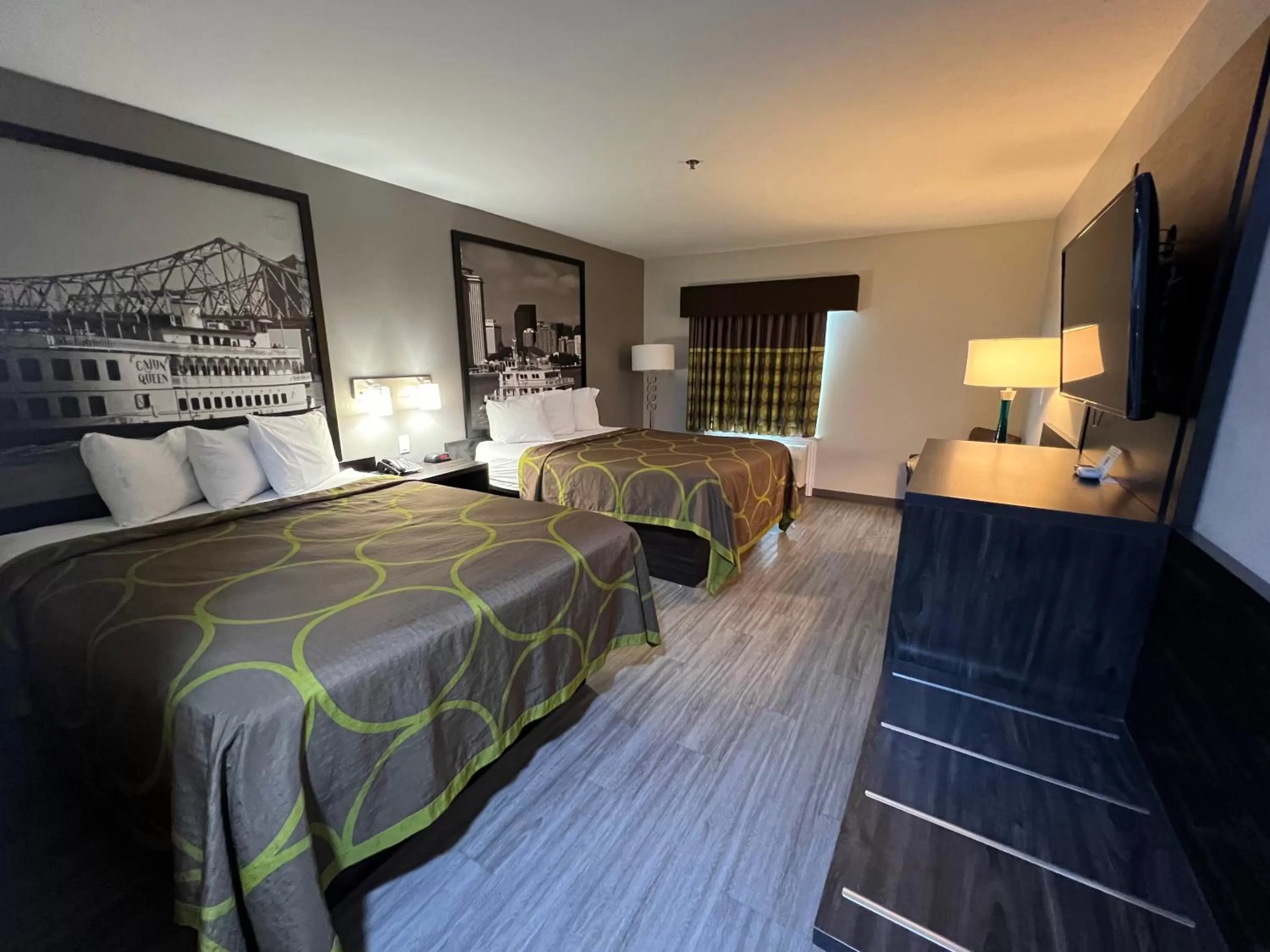 Photo of the whole room, Bed in Super 8 by Wyndham Lake Charles/Sulphur