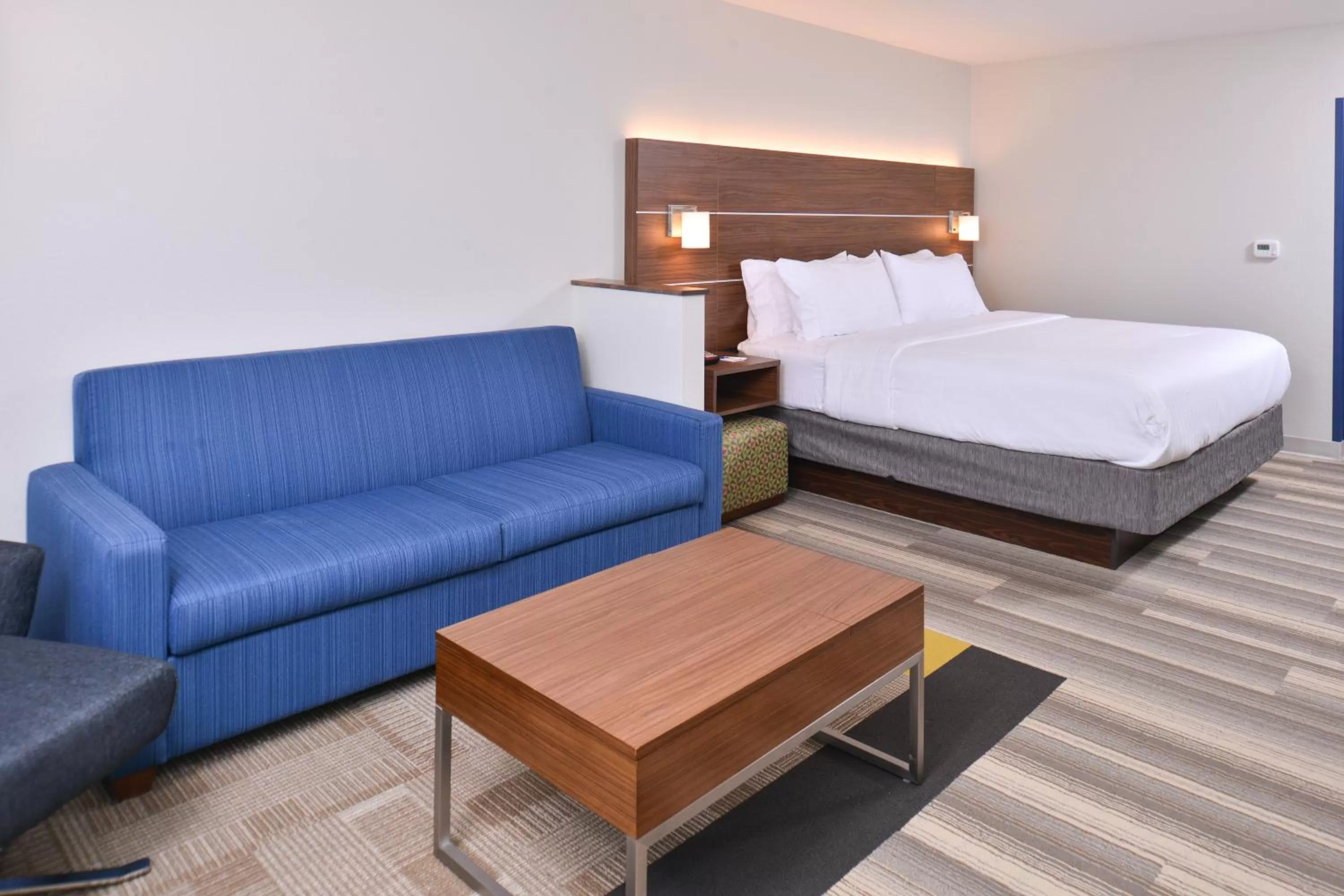 Photo of the whole room, Bed in Holiday Inn Express & Suites Omaha Airport by IHG