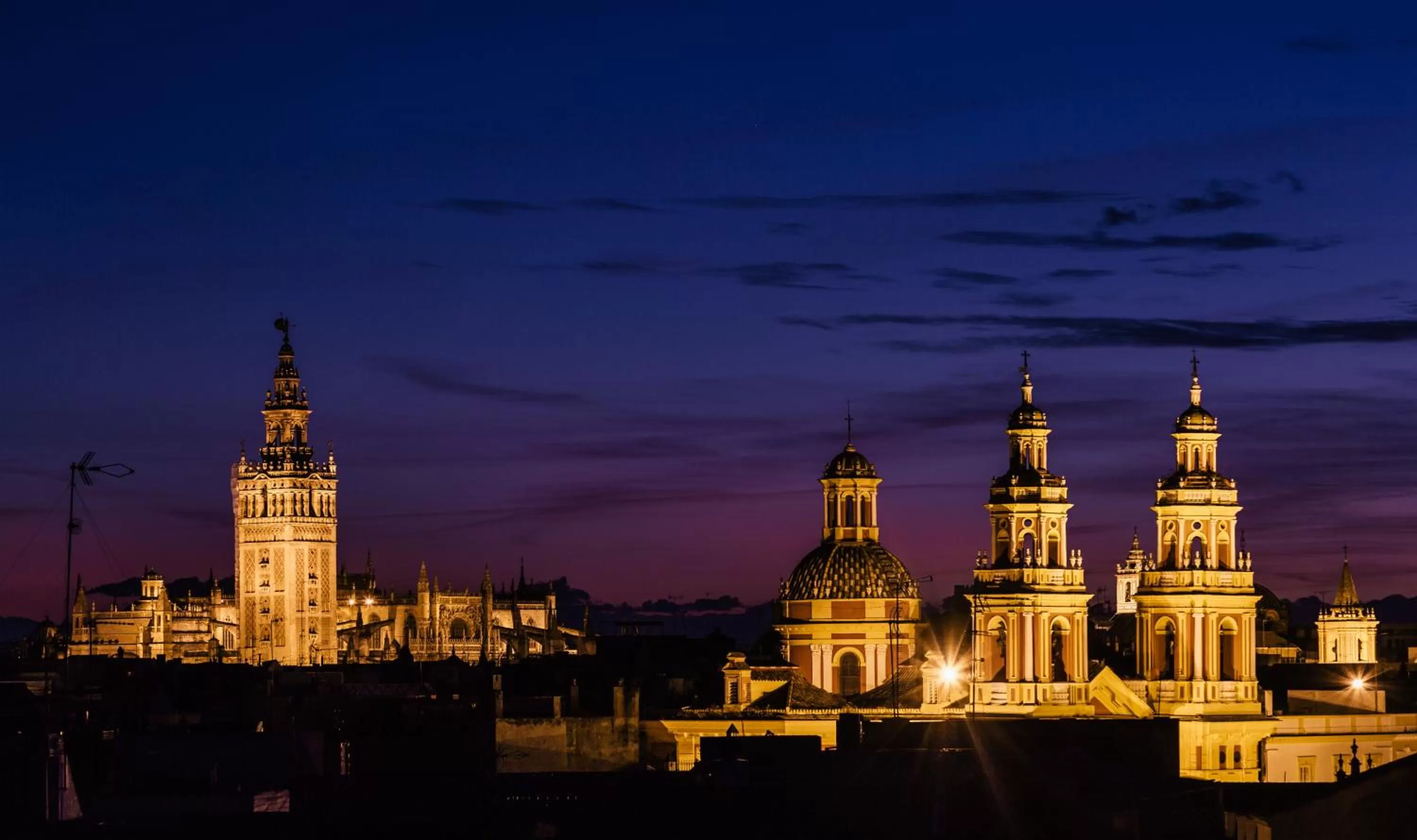 Landmark view in CoolRooms Palacio Villapanés 5 GL