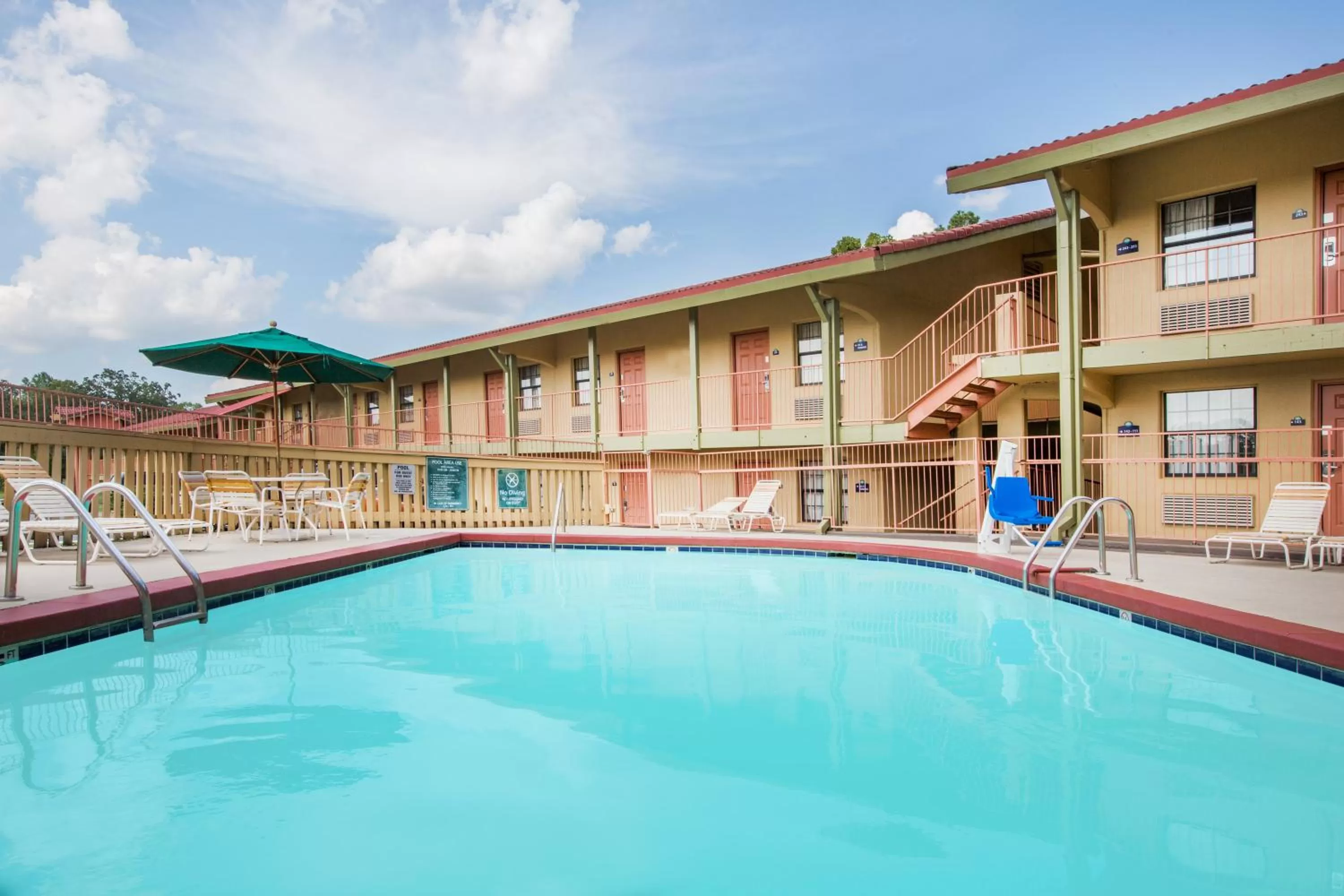 Swimming pool in Days Inn by Wyndham Little Rock/Medical Center