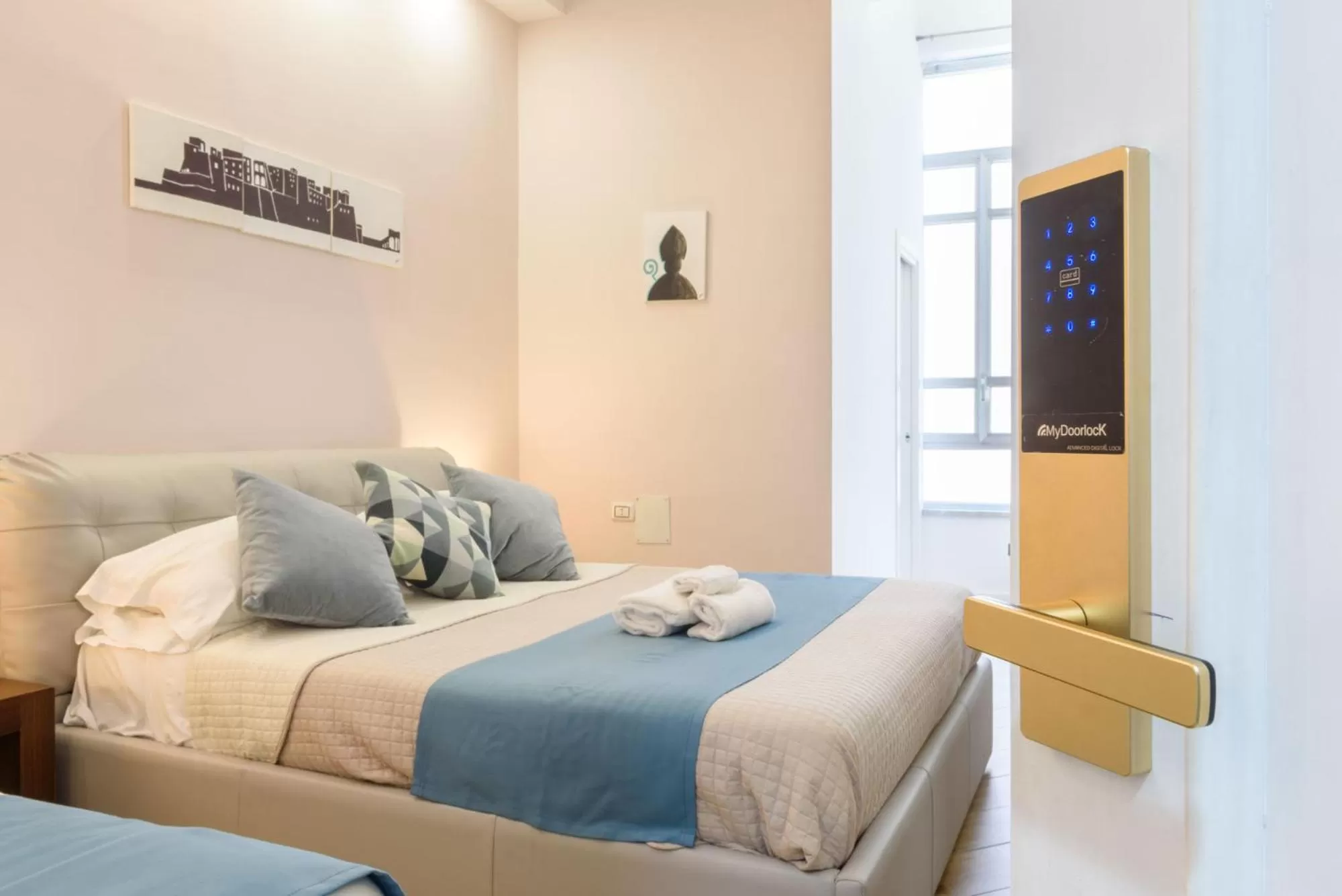 Bed in Domus Angioina