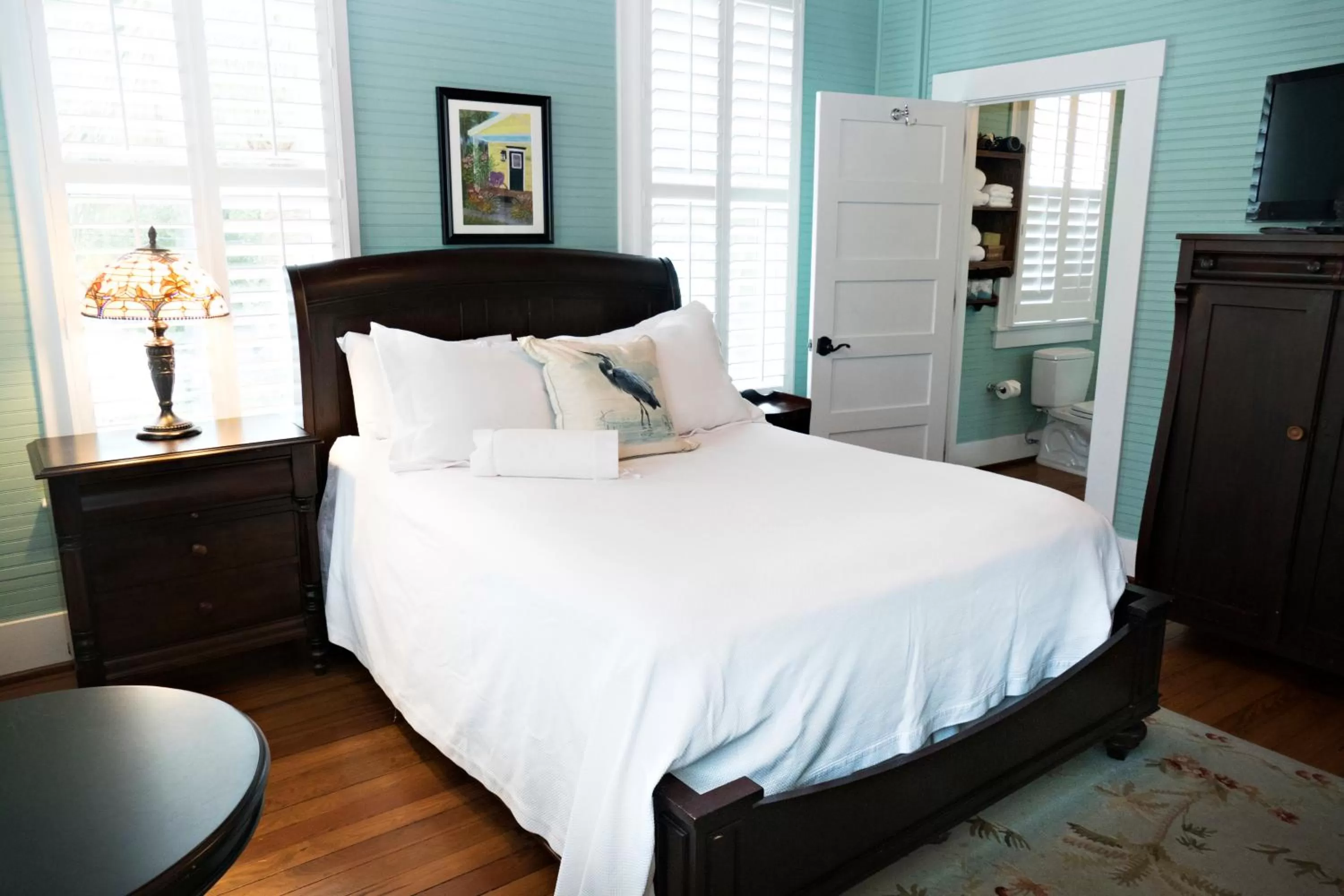 Photo of the whole room, Bed in Beachview Inn and Spa