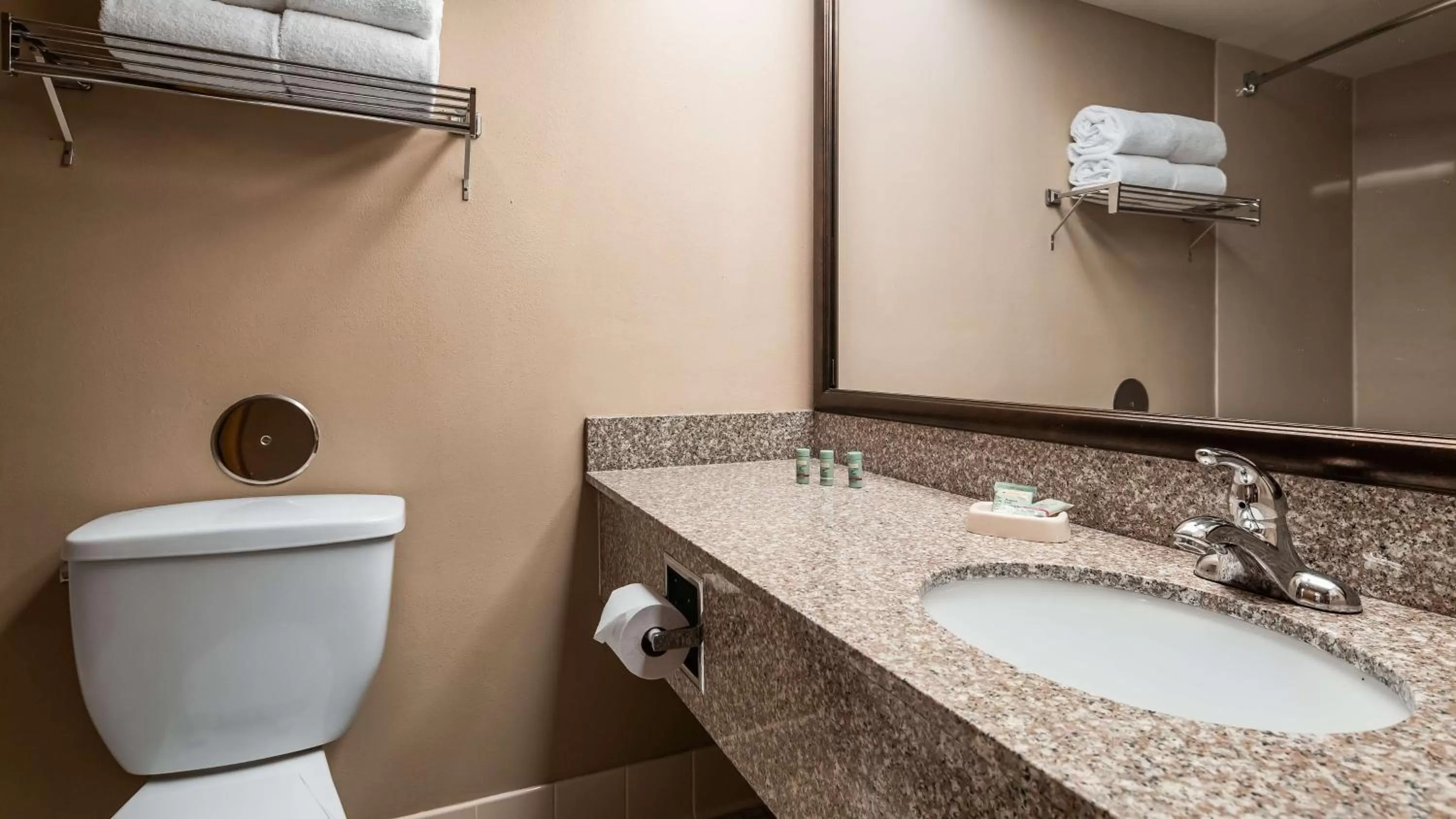 Photo of the whole room in Best Western East Towne Suites