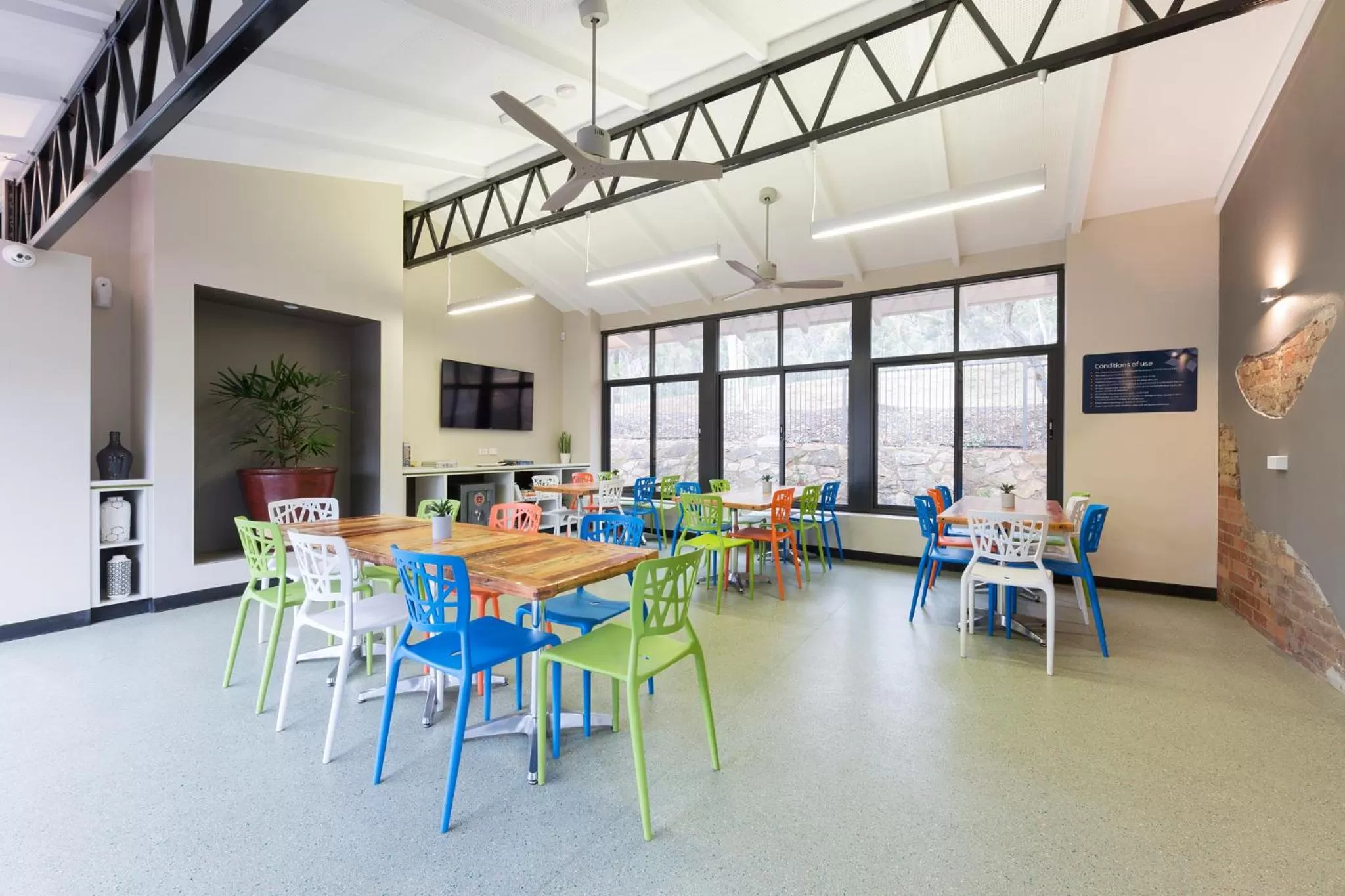 Communal kitchen in Alivio Tourist Park Canberra