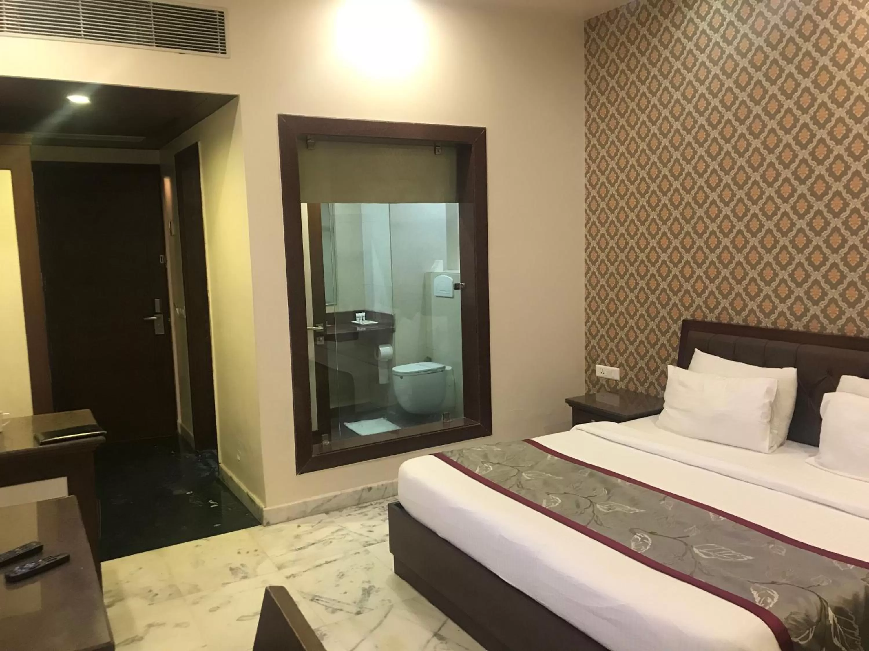 Photo of the whole room, Bed in Hotel Leela Grande