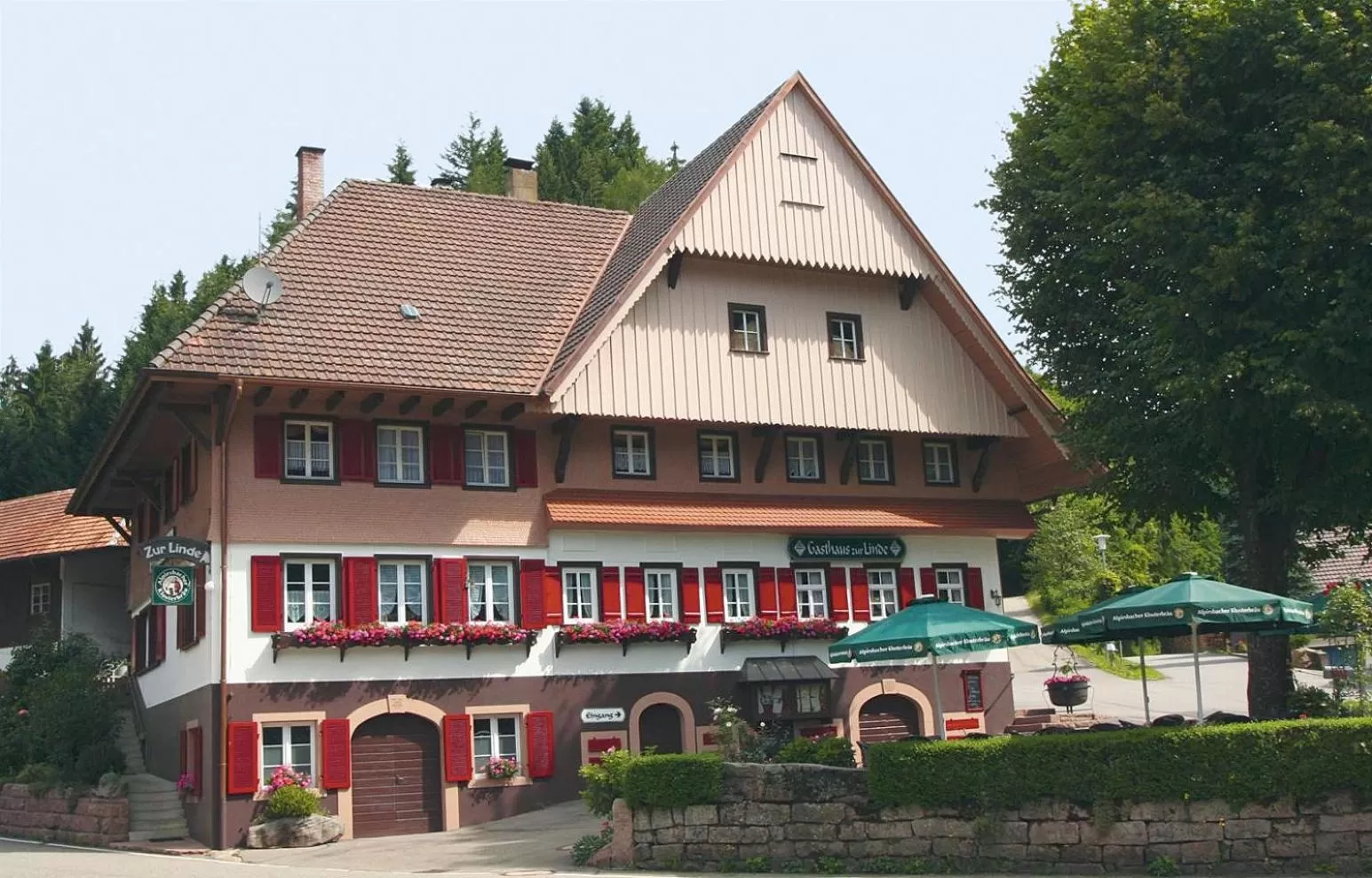 Facade/entrance, Property Building in Gasthaus Zur Linde