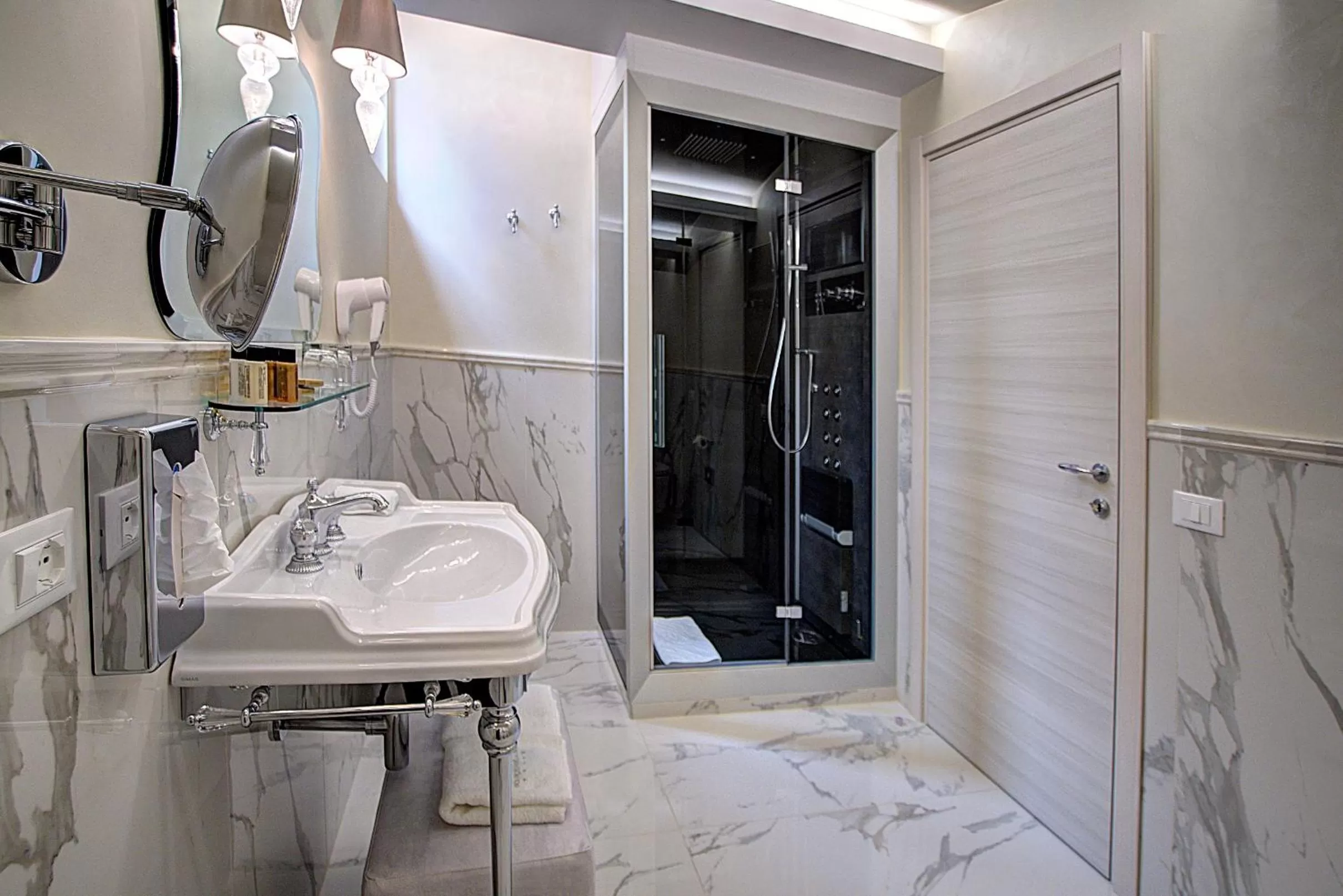 Shower in The Moon Boutique Hotel & Spa