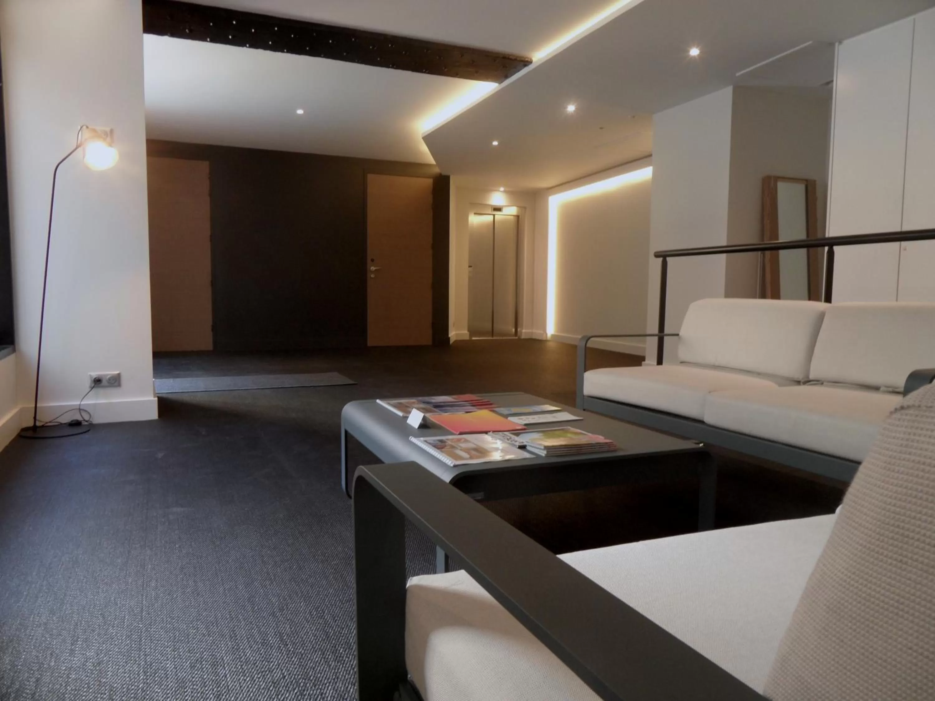 Property building, Seating Area in LOFT luxe hyper centre: terrasse/piscine/ salle de sport