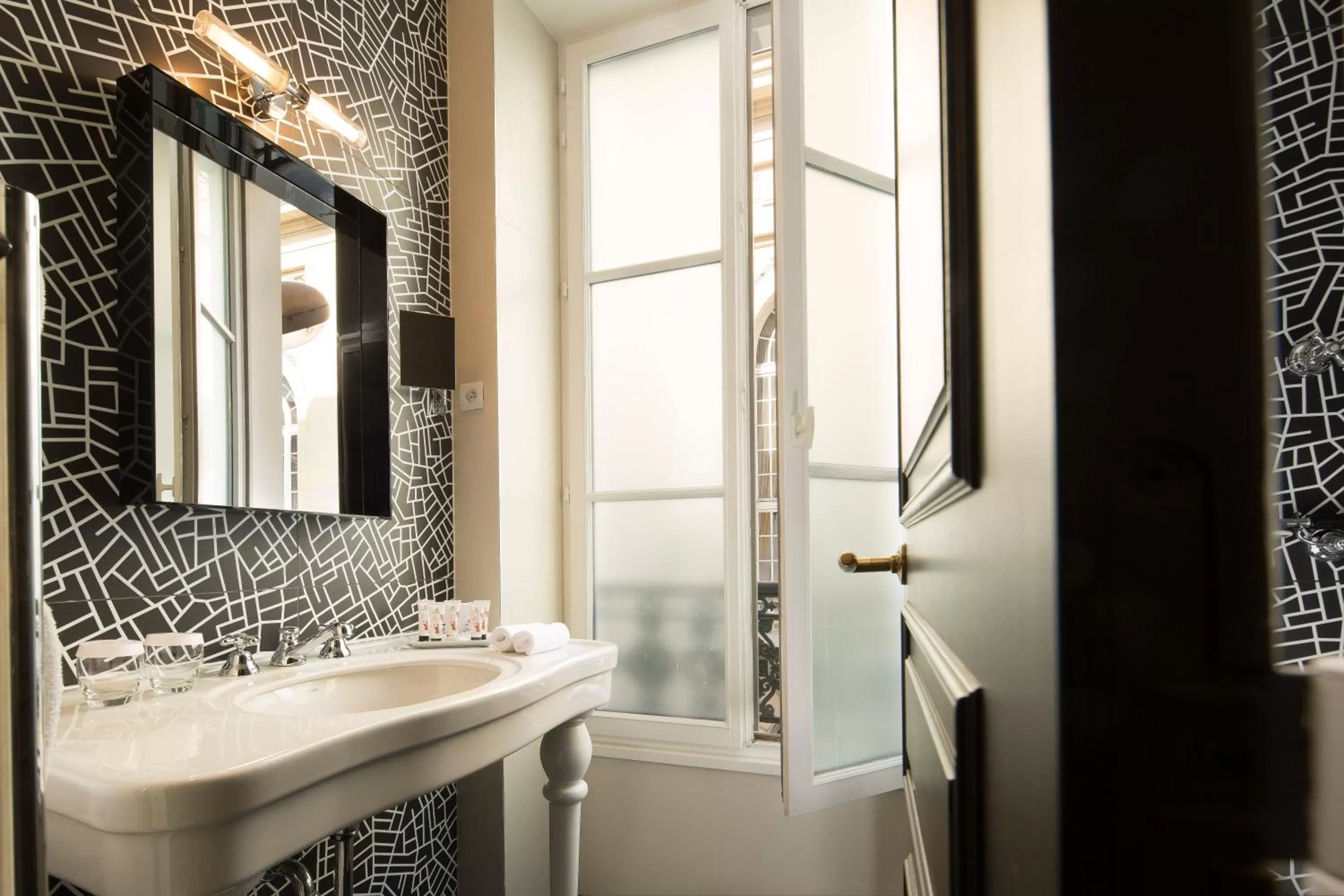 Bathroom in Hôtel Les Dames du Panthéon