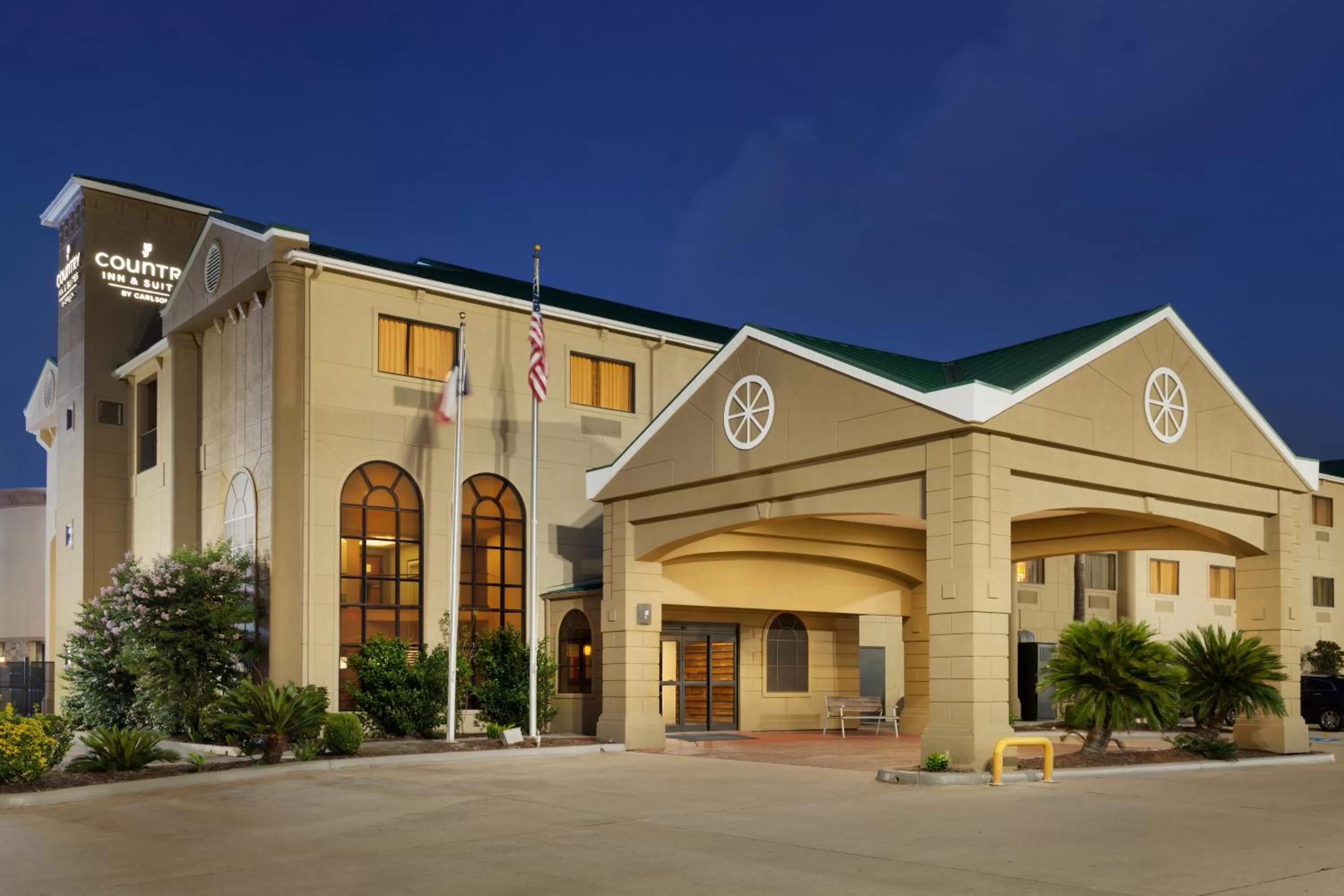 Property building in Country Inn & Suites by Radisson, Houston Northwest, TX