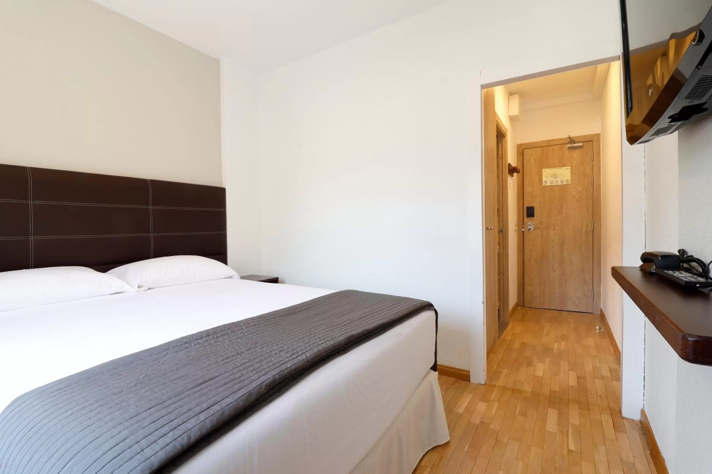 Bedroom, Bed in Hotel Blu Aran