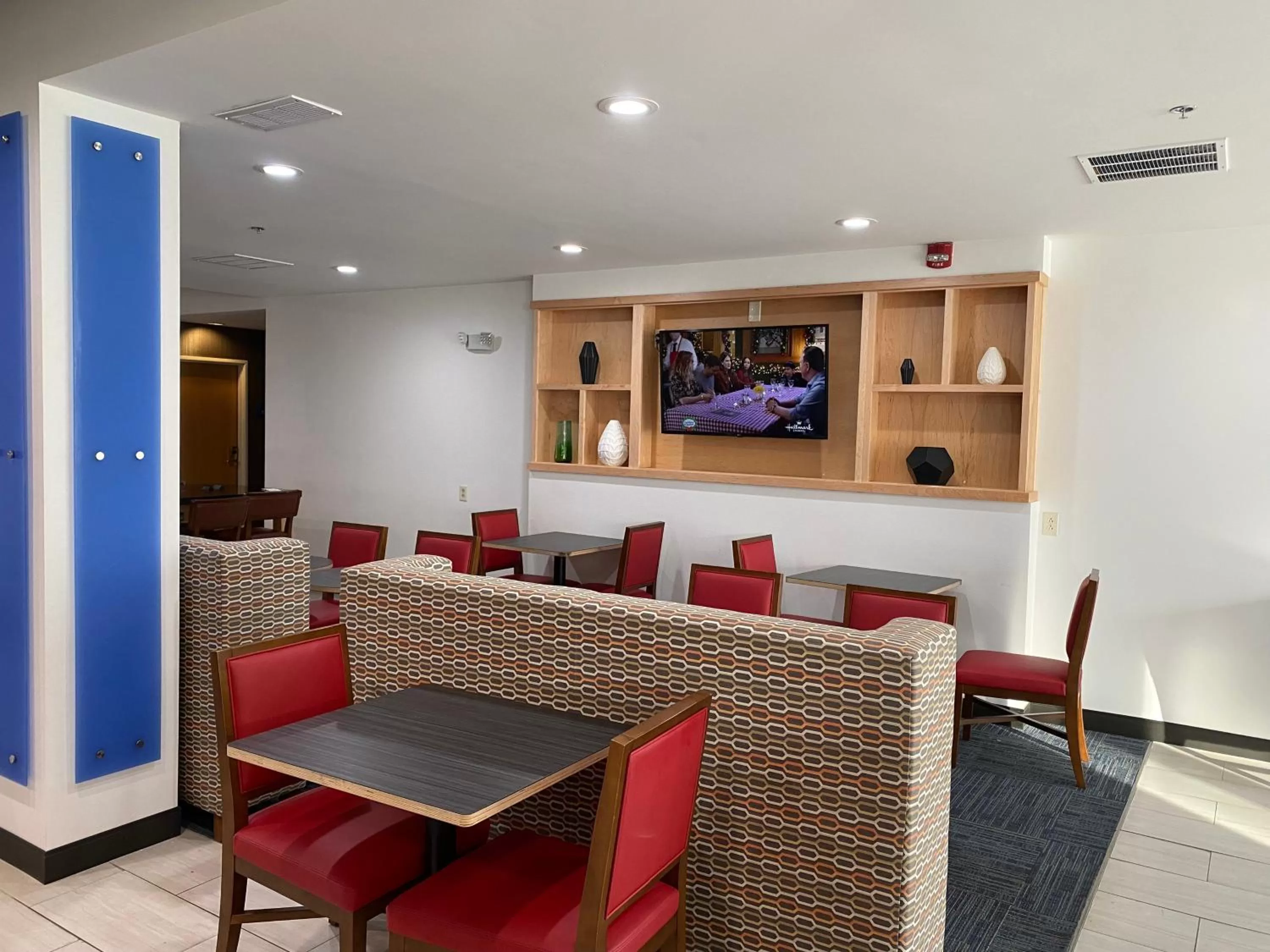 Breakfast in Holiday Inn Express Hotel & Suites Logansport by IHG