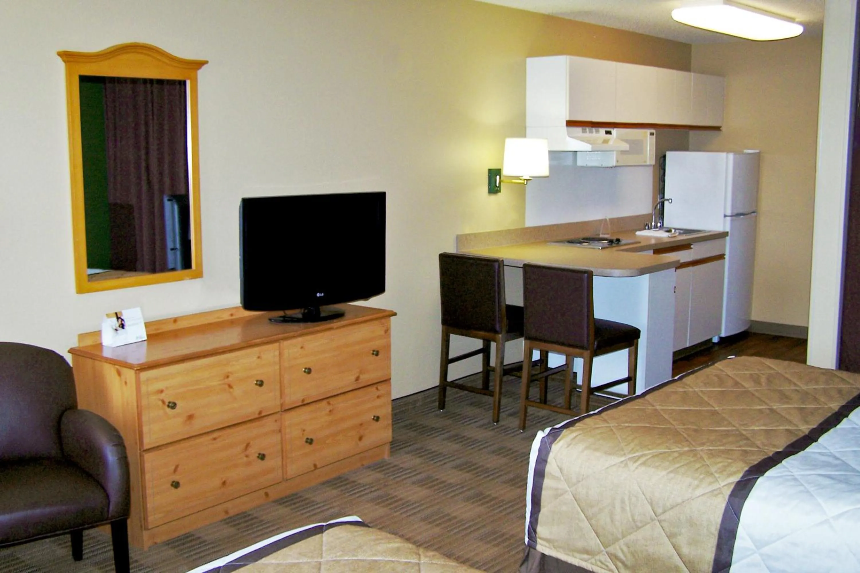 Bed in Extended Stay America Suites - Memphis - Airport