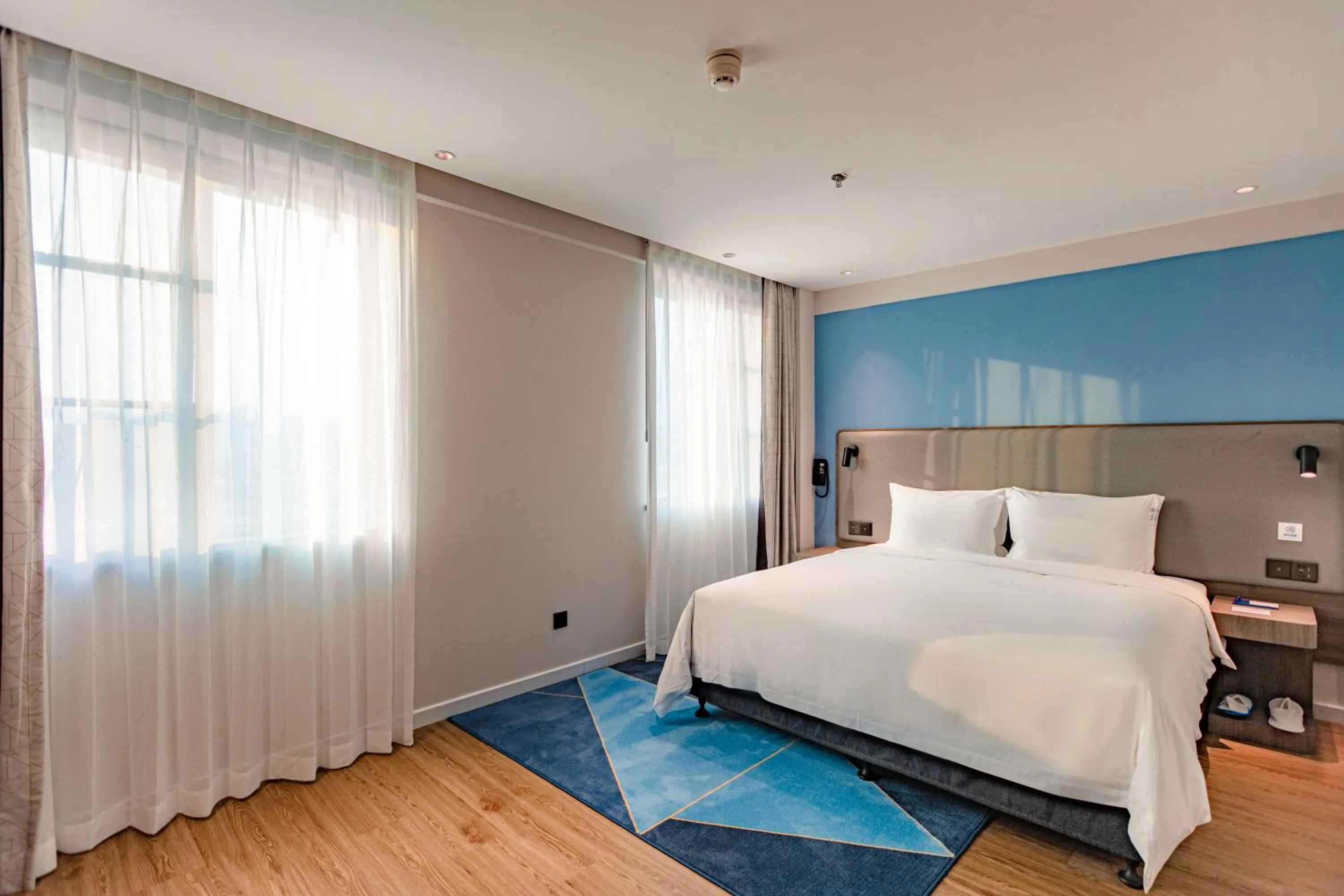 Bed in Holiday Inn Express Shantou City Center by IHG