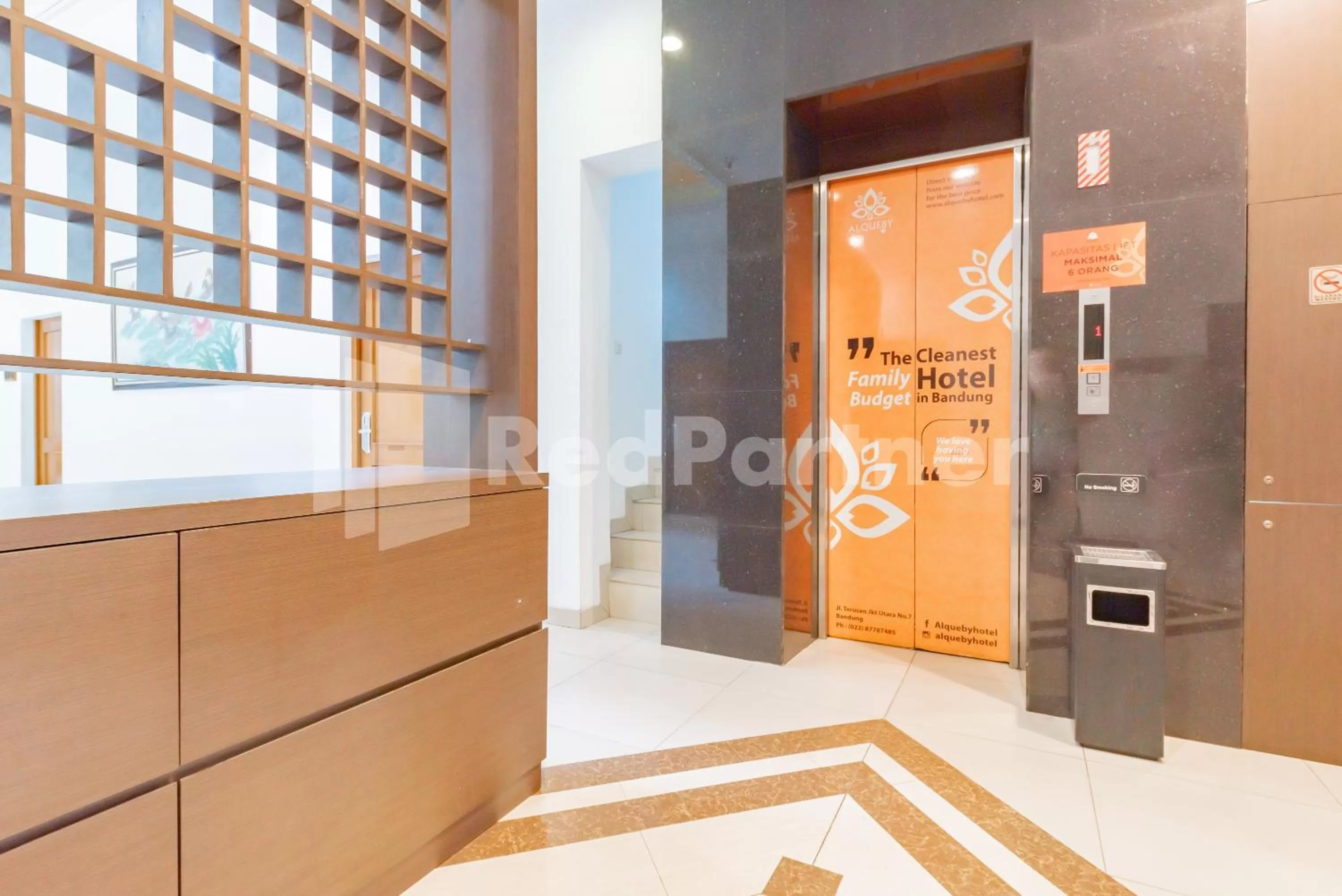 elevator in Alqueby Hotel near Kiara Artha Park & Trans Studio Mall Mitra RedDoorz